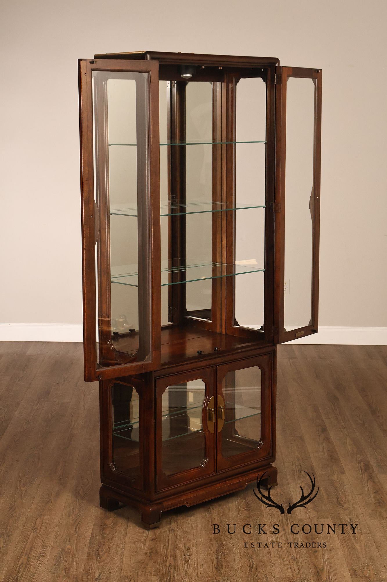 Hollywood Regency Asian Influenced Pair Of Lighted Curio Display Cabinets