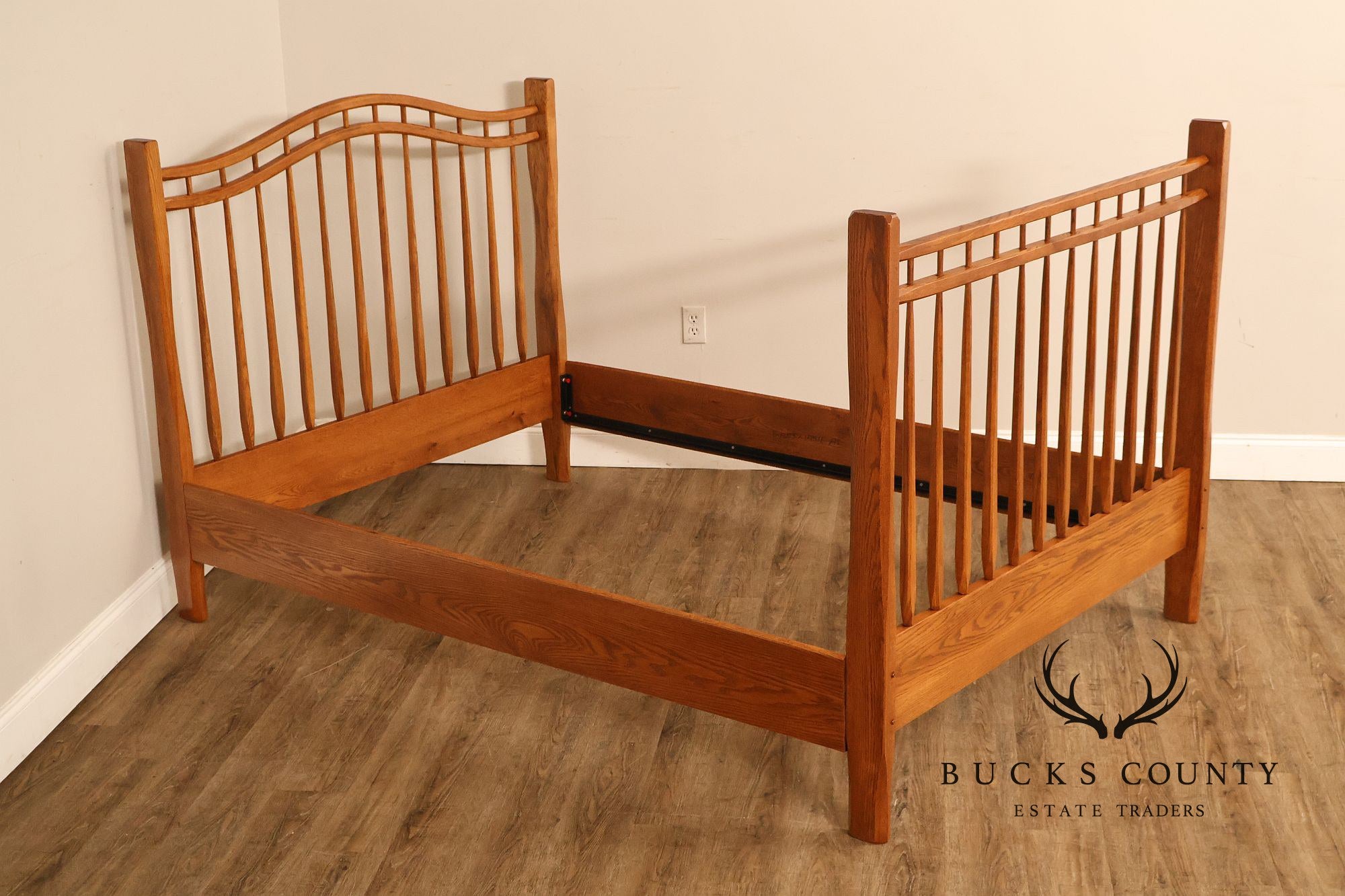 Hunt Country Furniture Farmhouse Style Oak Spindle Full-Size Bed