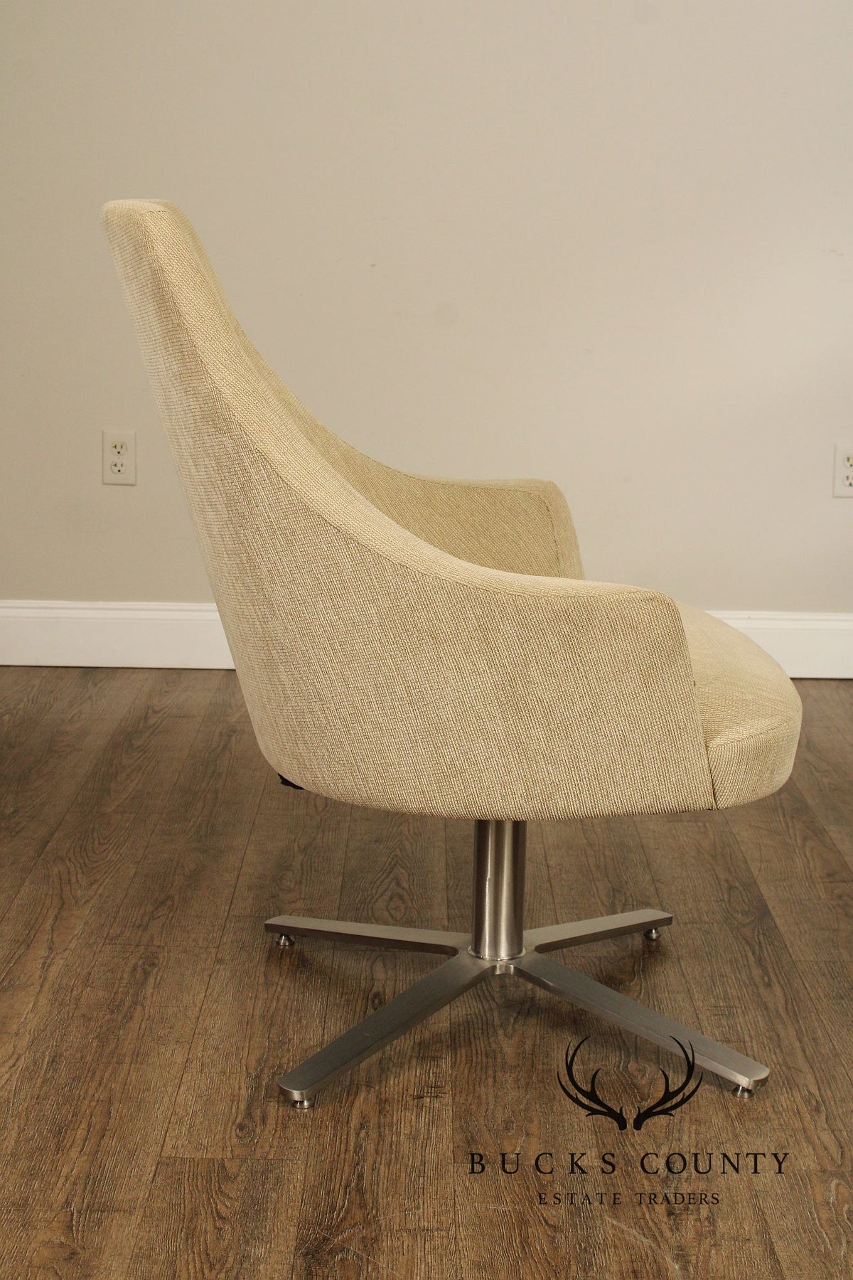 Cumberland Furniture Co. Mid Century Modern Style Pair of Lounge Chairs
