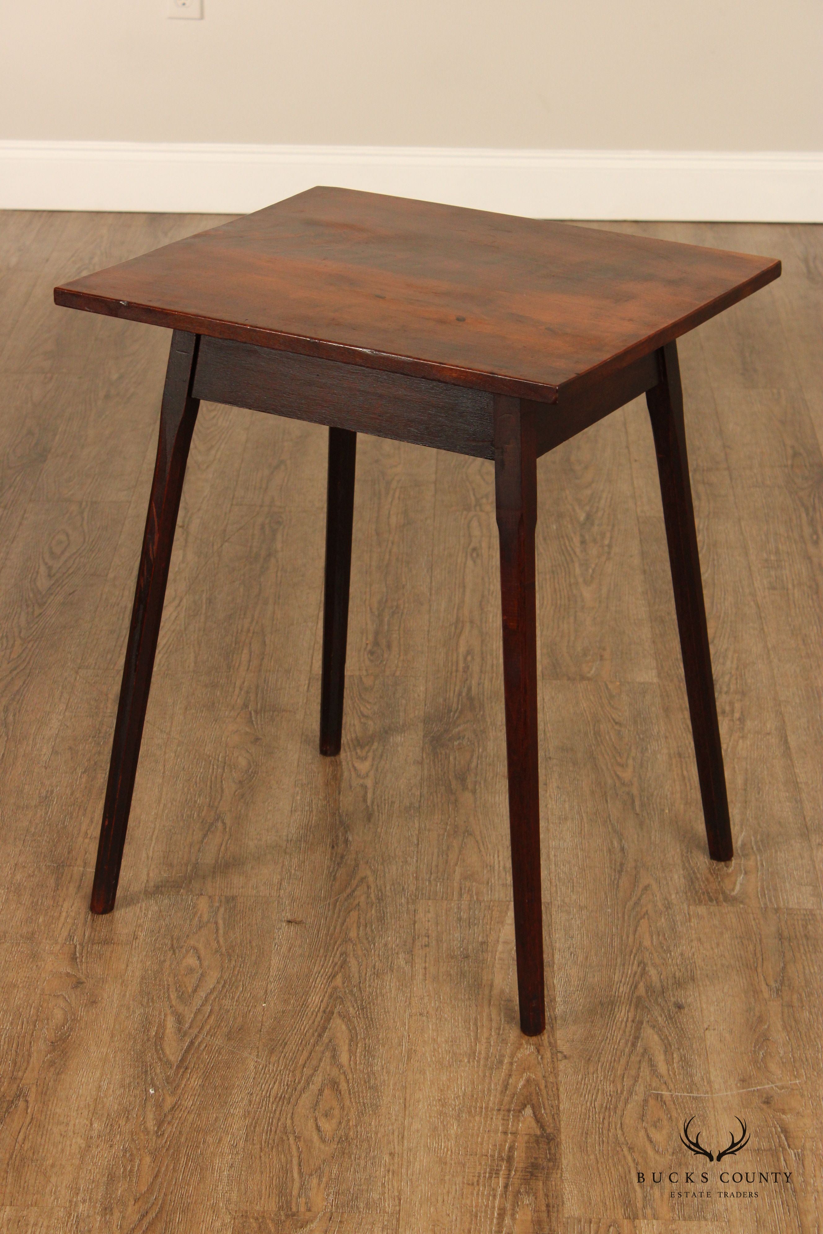 Antique Federal Style Walnut Pencil Leg Side Table