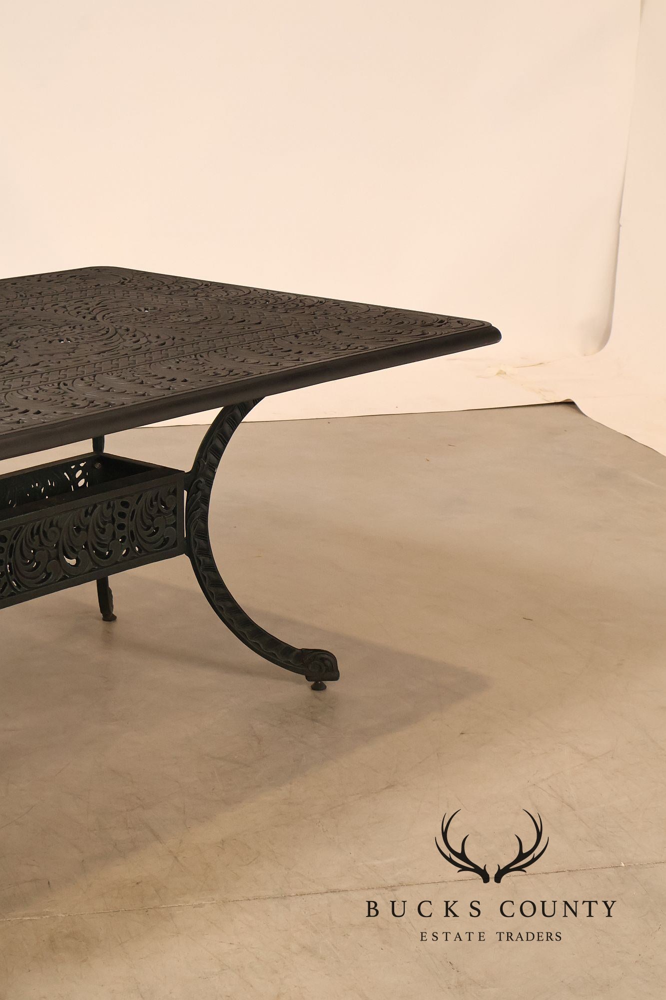Cast Aluminum Outdoor Dining Set With Pierced Decoration