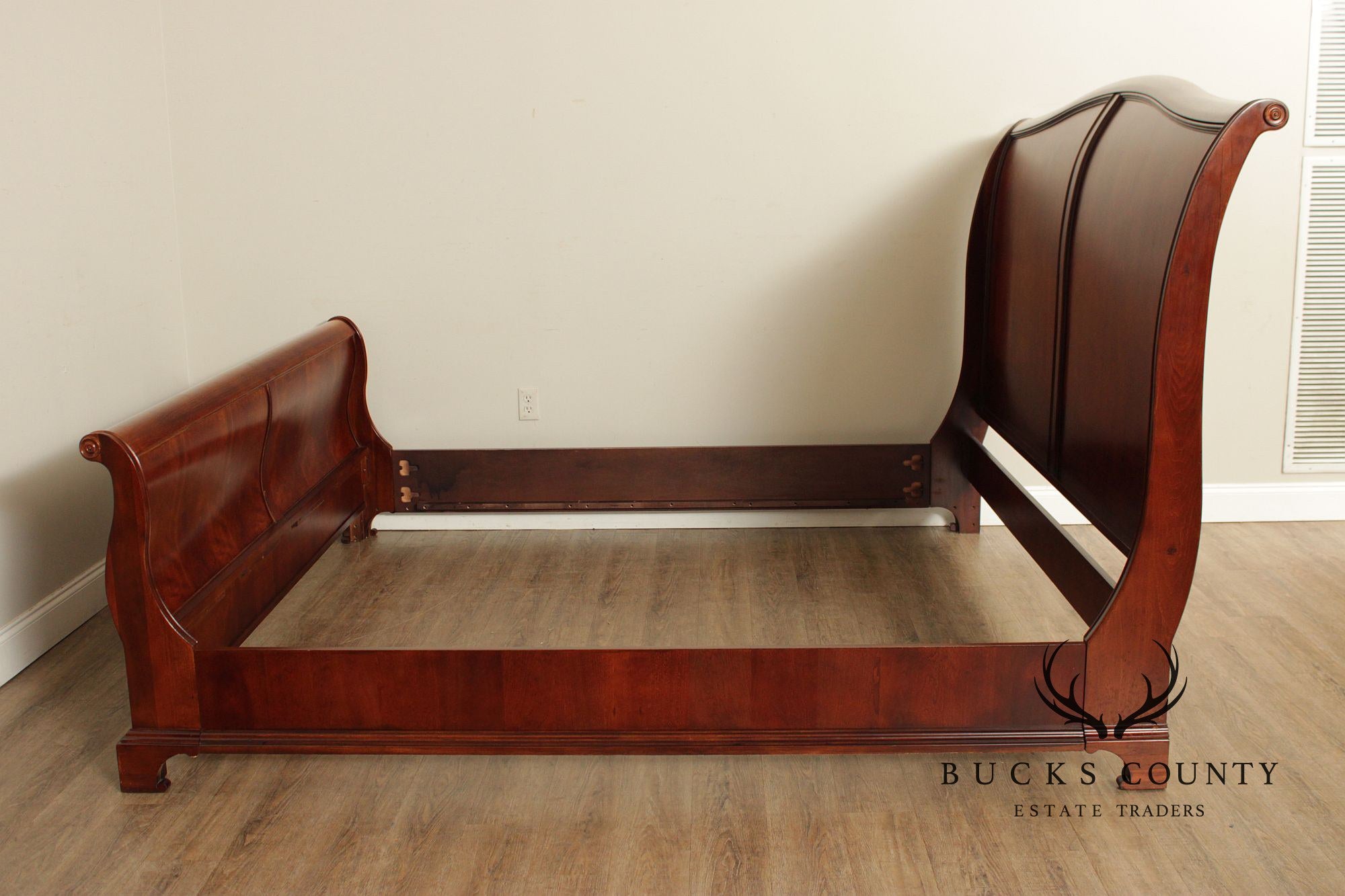 Traditional Style Cherry King Sleigh Bed