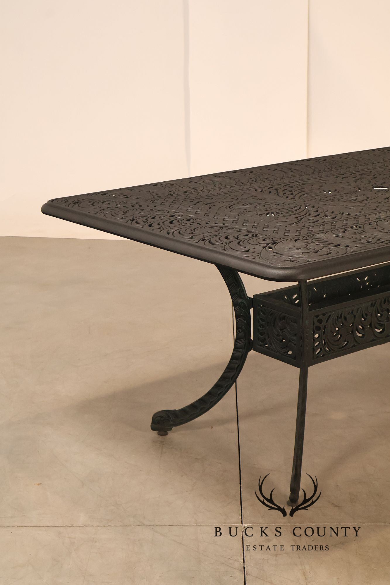 Cast Aluminum Outdoor Dining Set With Pierced Decoration