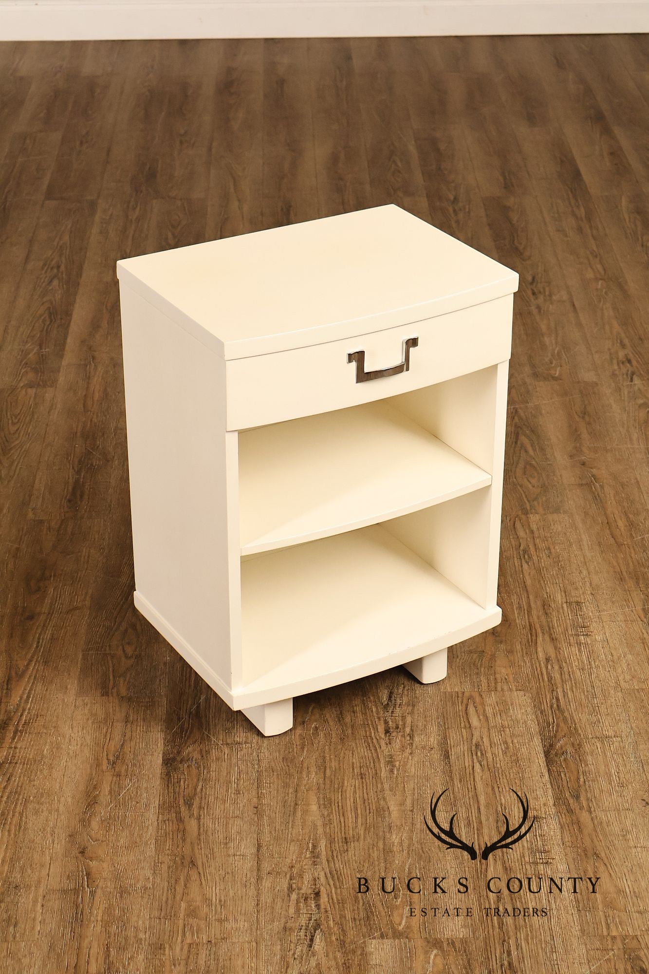 Rway Mid Century Modern Pair of White Lacquer Nightstands