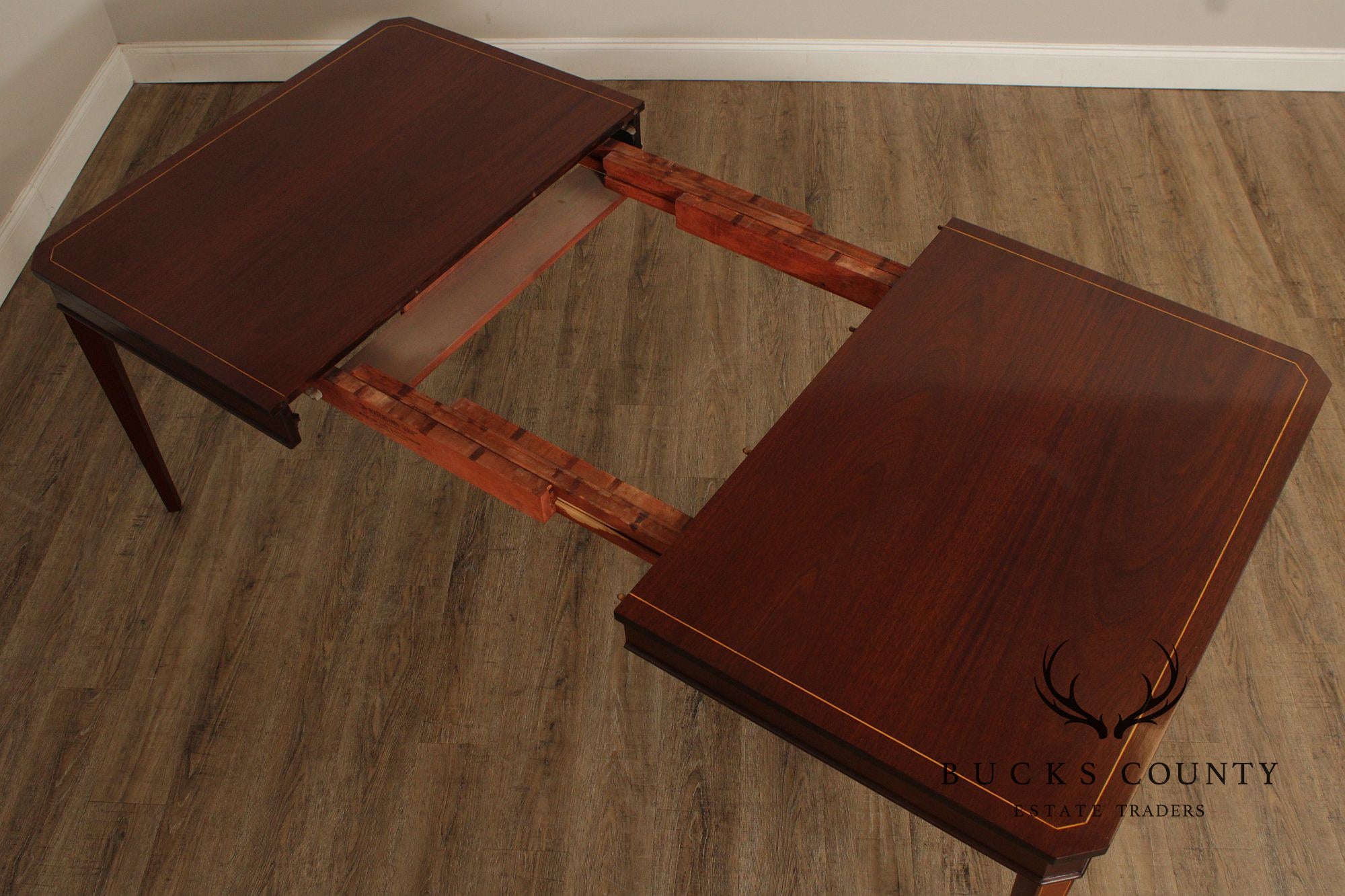 1940's Federal Style Inlaid Mahogany Expandable Dining Table