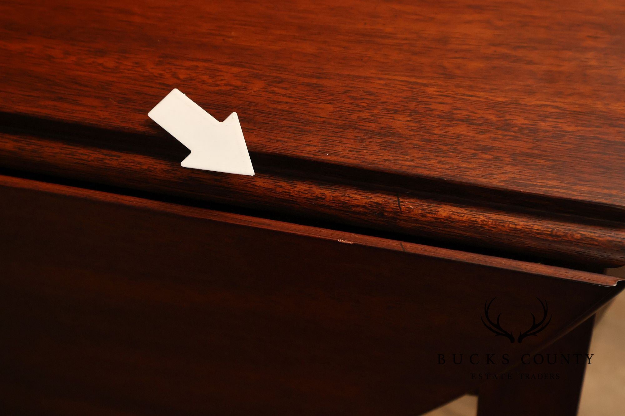 Henkel-Harris Hepplewhite Style Pair Of Mahogany Pembroke Drop Leaf Side Tables