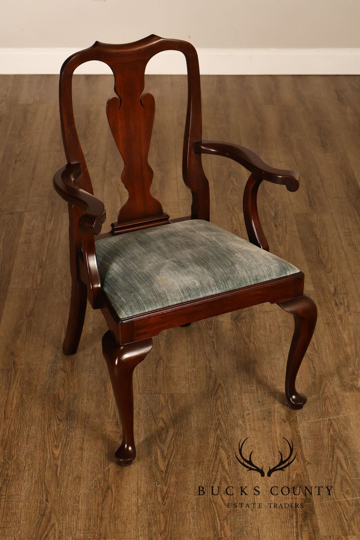 Henkel-Harris Set Of Eight Mahogany Queen Anne Dining Chairs