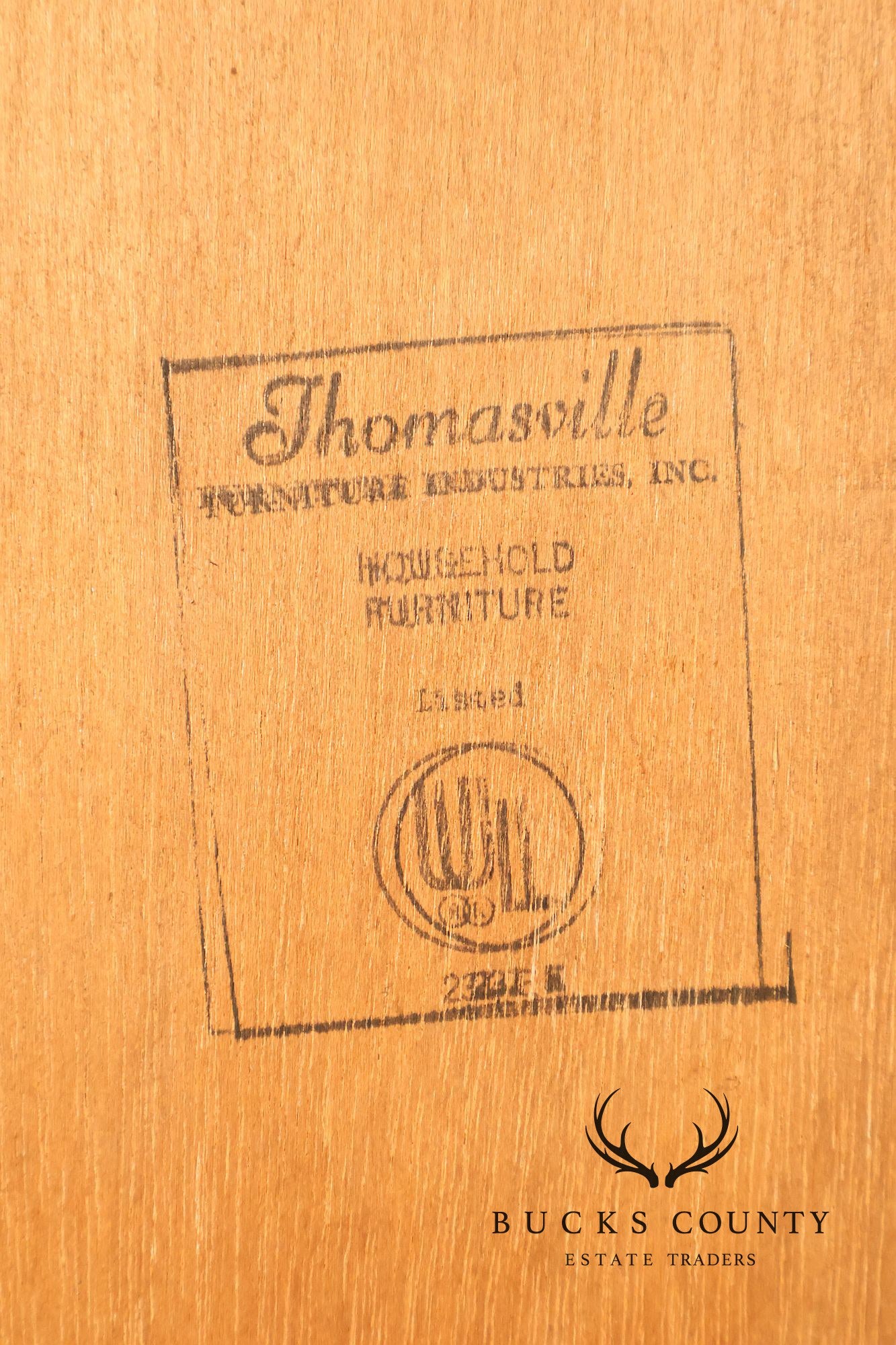 Thomasville Traditional Style Pair Lighted Curio Display Cabinets