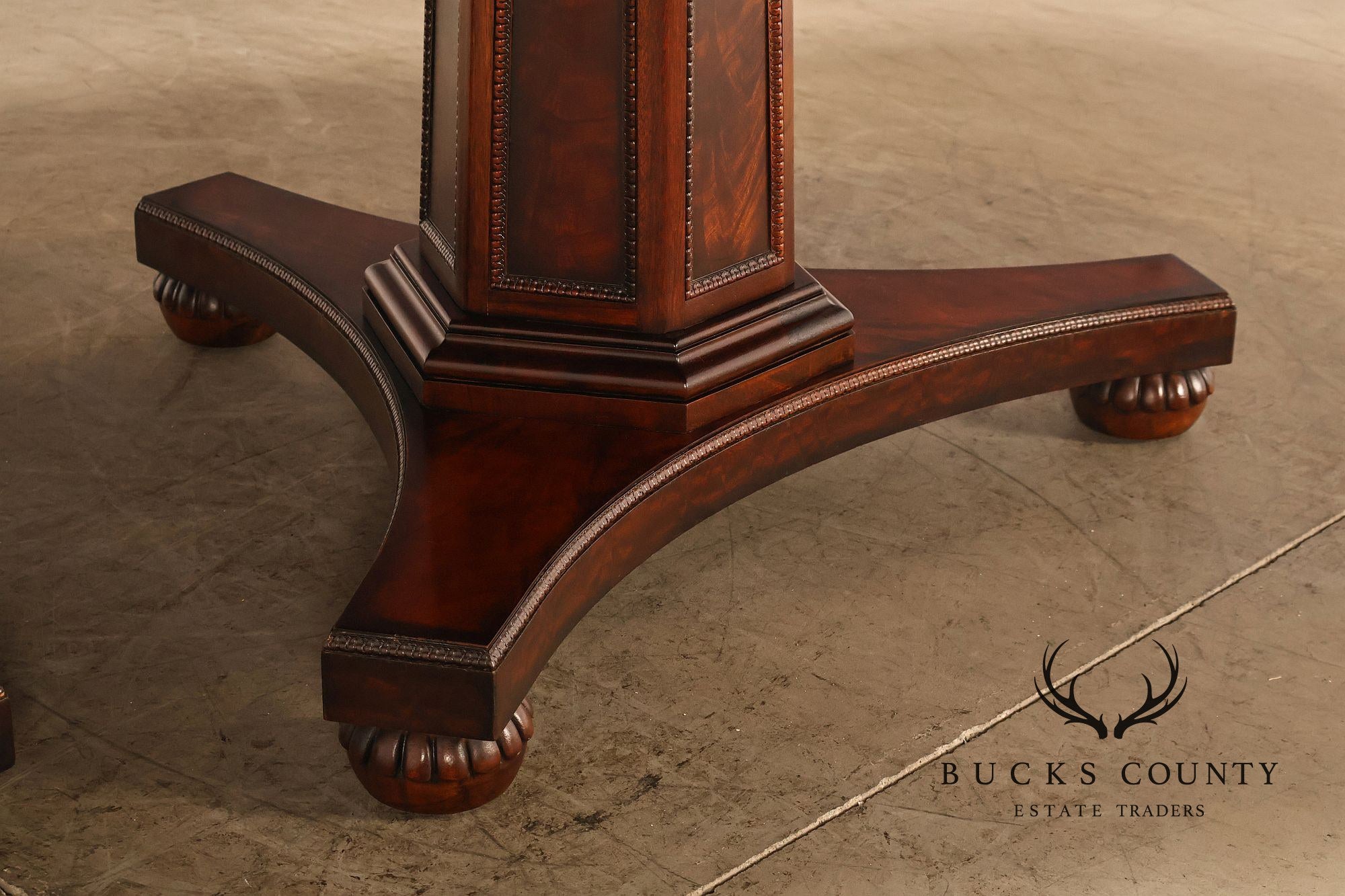 Henredon Historic Natchez Collection Mahogany Extendable Dining Table