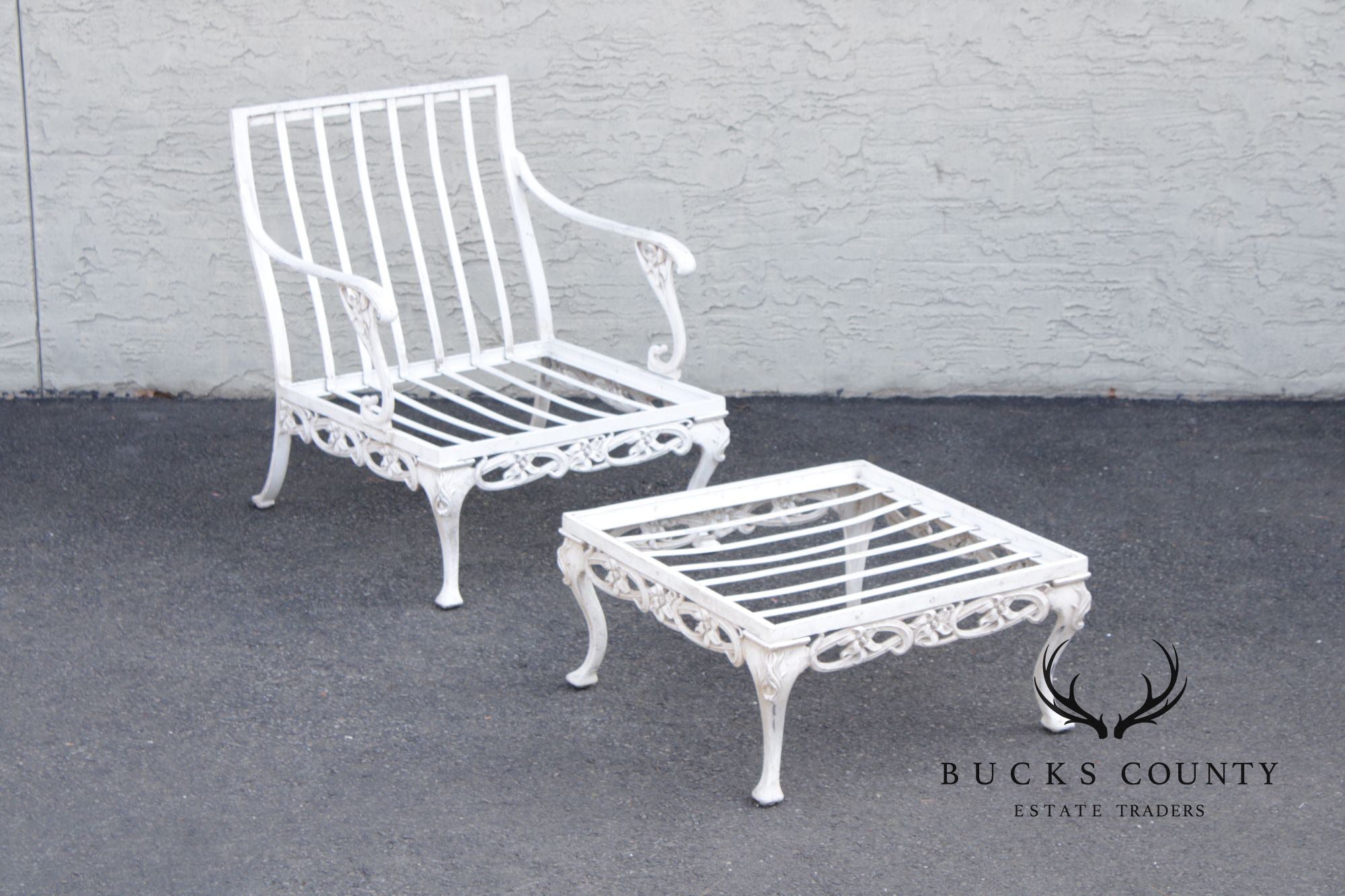 BROWN JORDAN CAST ALUMINUM 'DAY LILY' OUTDOOR PATIO LOUNGE CHAIR WITH OTTOMAN