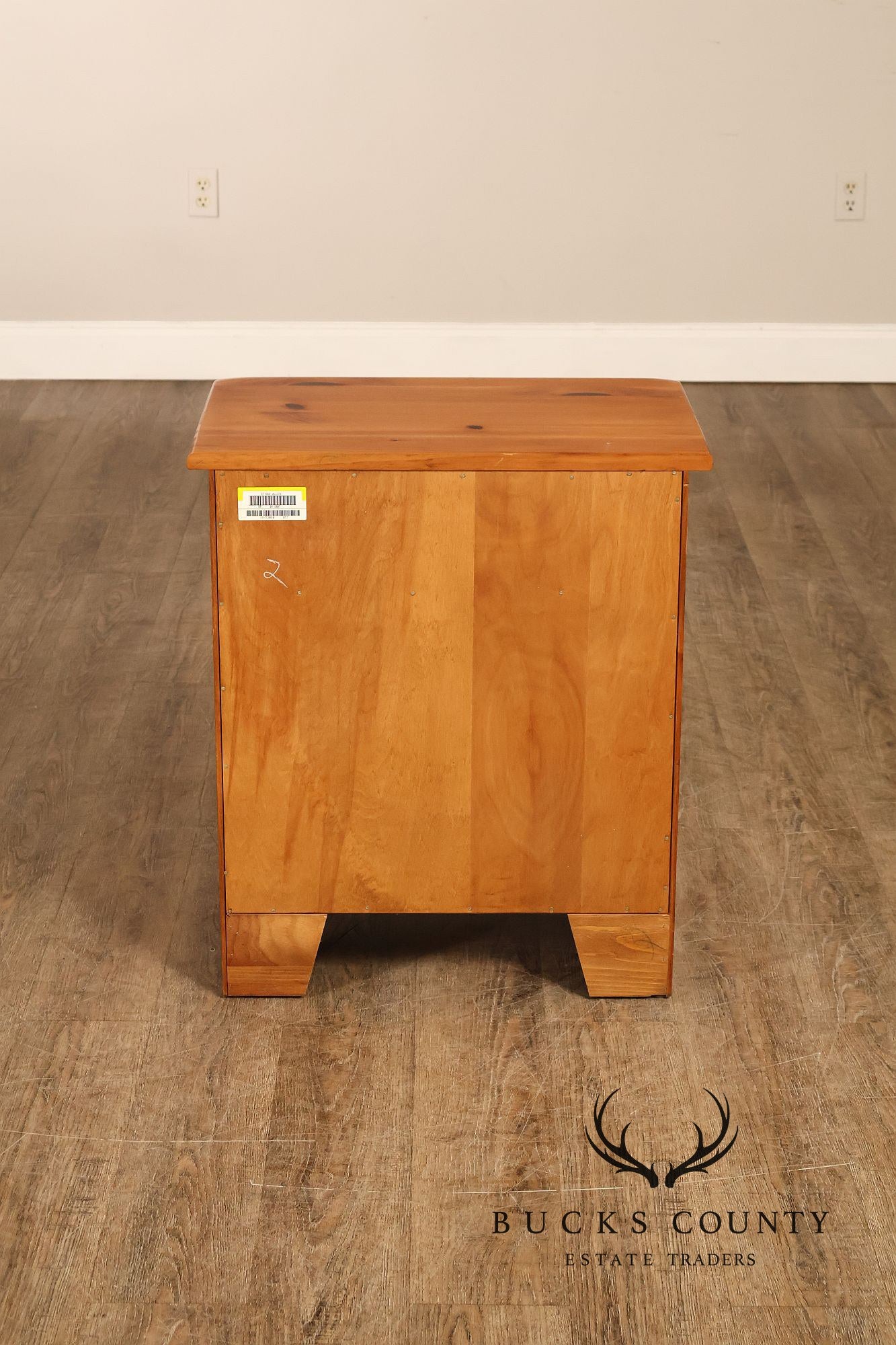 Ethan Allen Early American Style Pair of Pine Nightstands