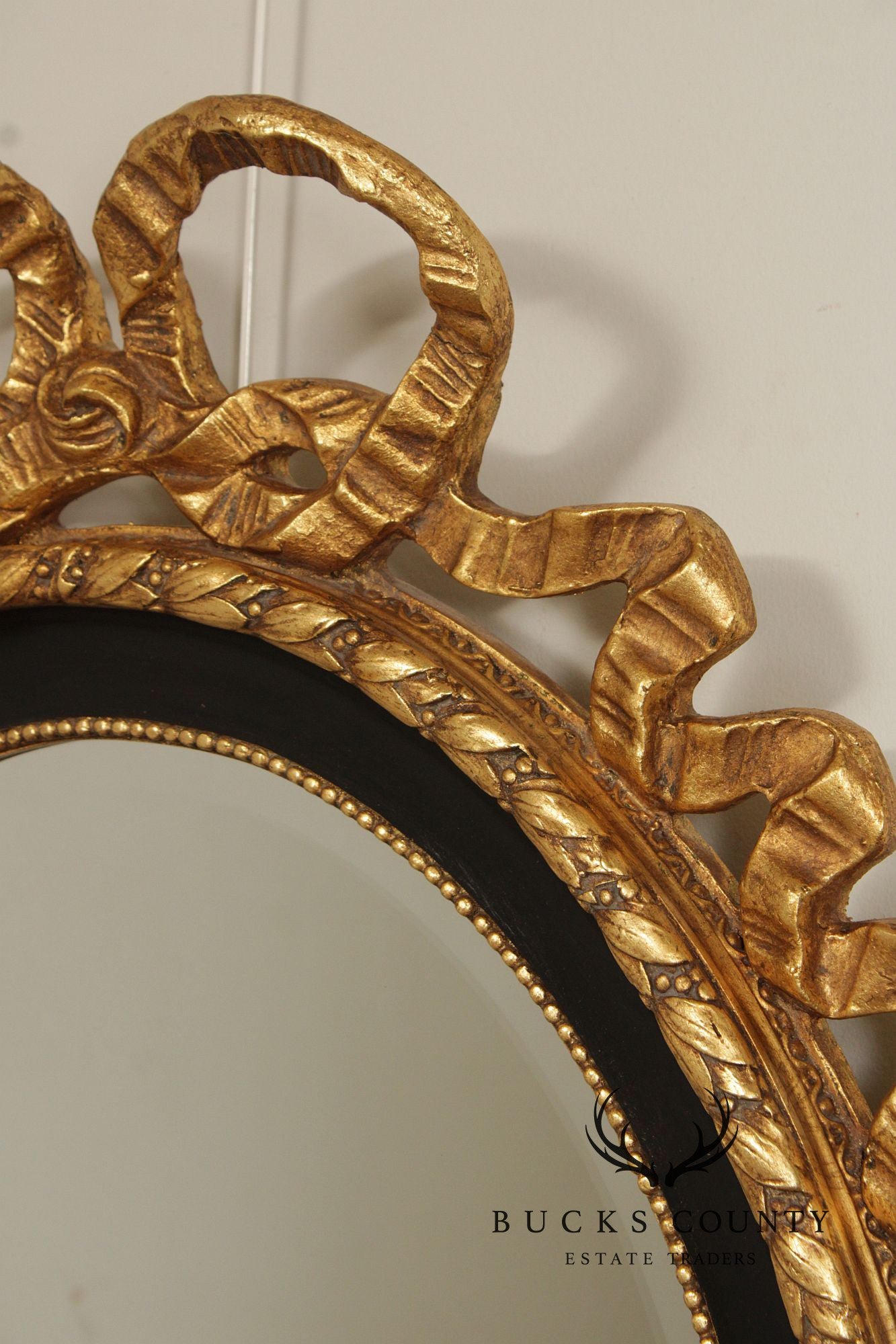 Friedman Brothers 'The Leonia' Giltwood Oval Wall Mirror