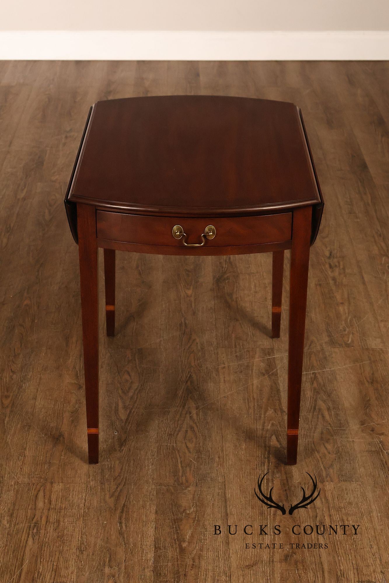 Henkel-Harris Hepplewhite Style Pair Of Mahogany Pembroke Drop Leaf Side Tables
