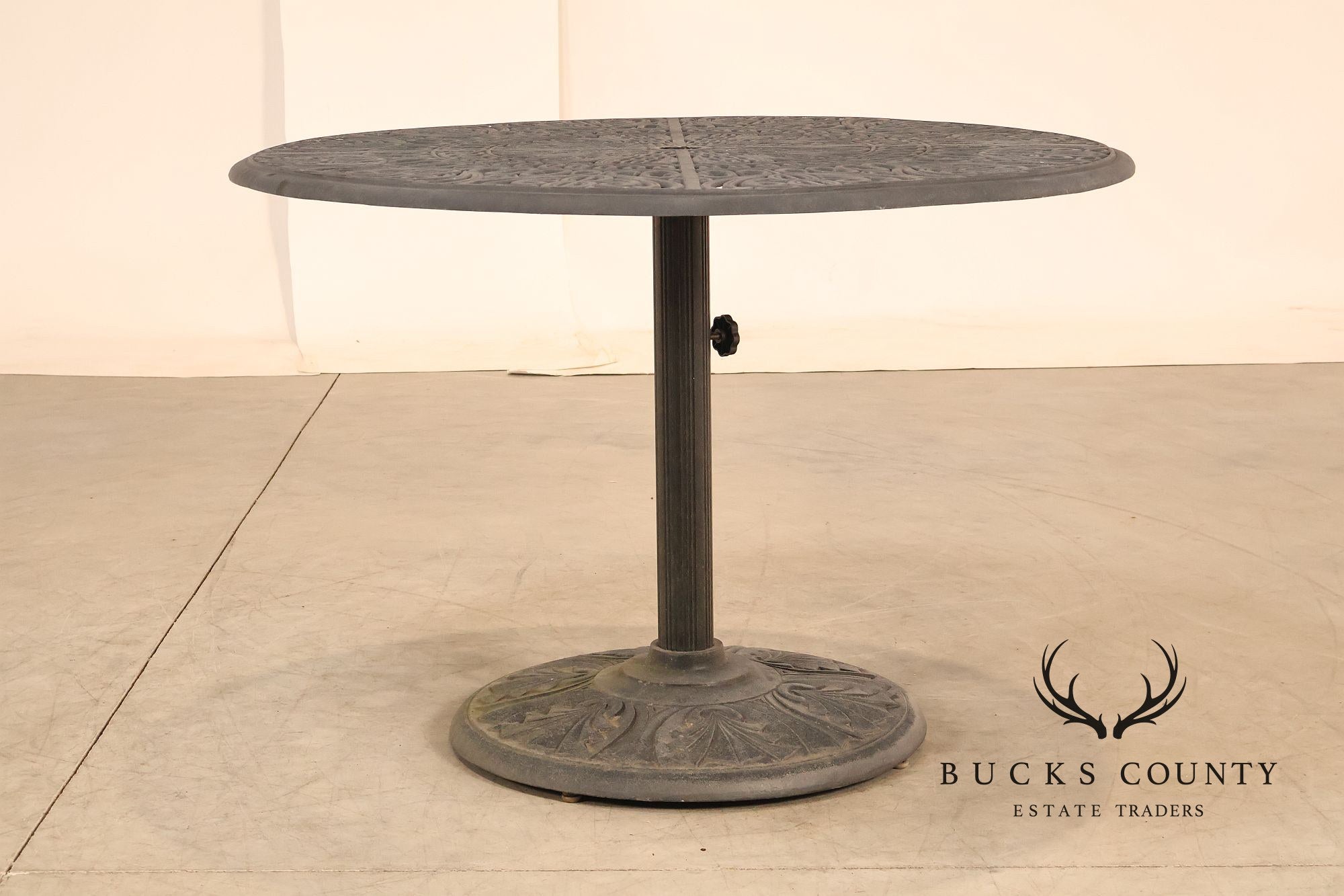 Hanamint Outdoor Round Cast Aluminum Dining Table and Chair Set