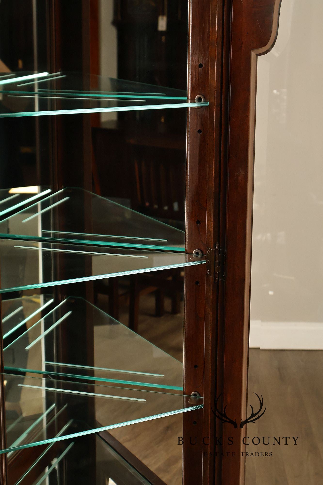 Ethan Allen Georgian Court Collection Corner Curio Display Cabinet