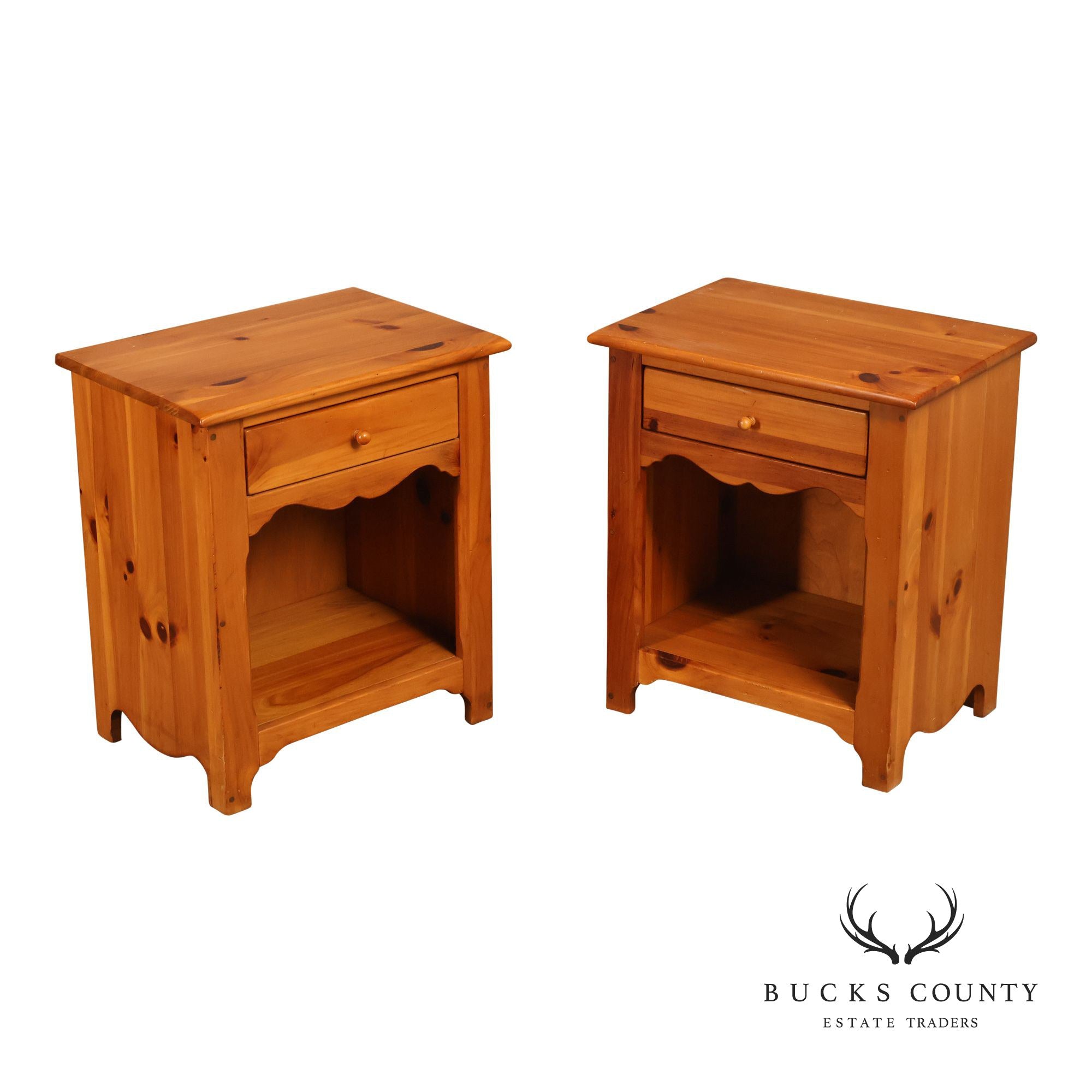 Ethan Allen Early American Style Pair of Pine Nightstands
