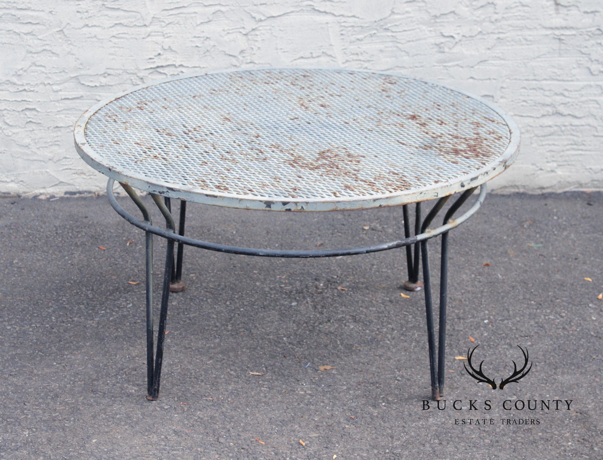 Salterini Mid Century Modern 'Radar' Round Iron Outdoor Coffee Table