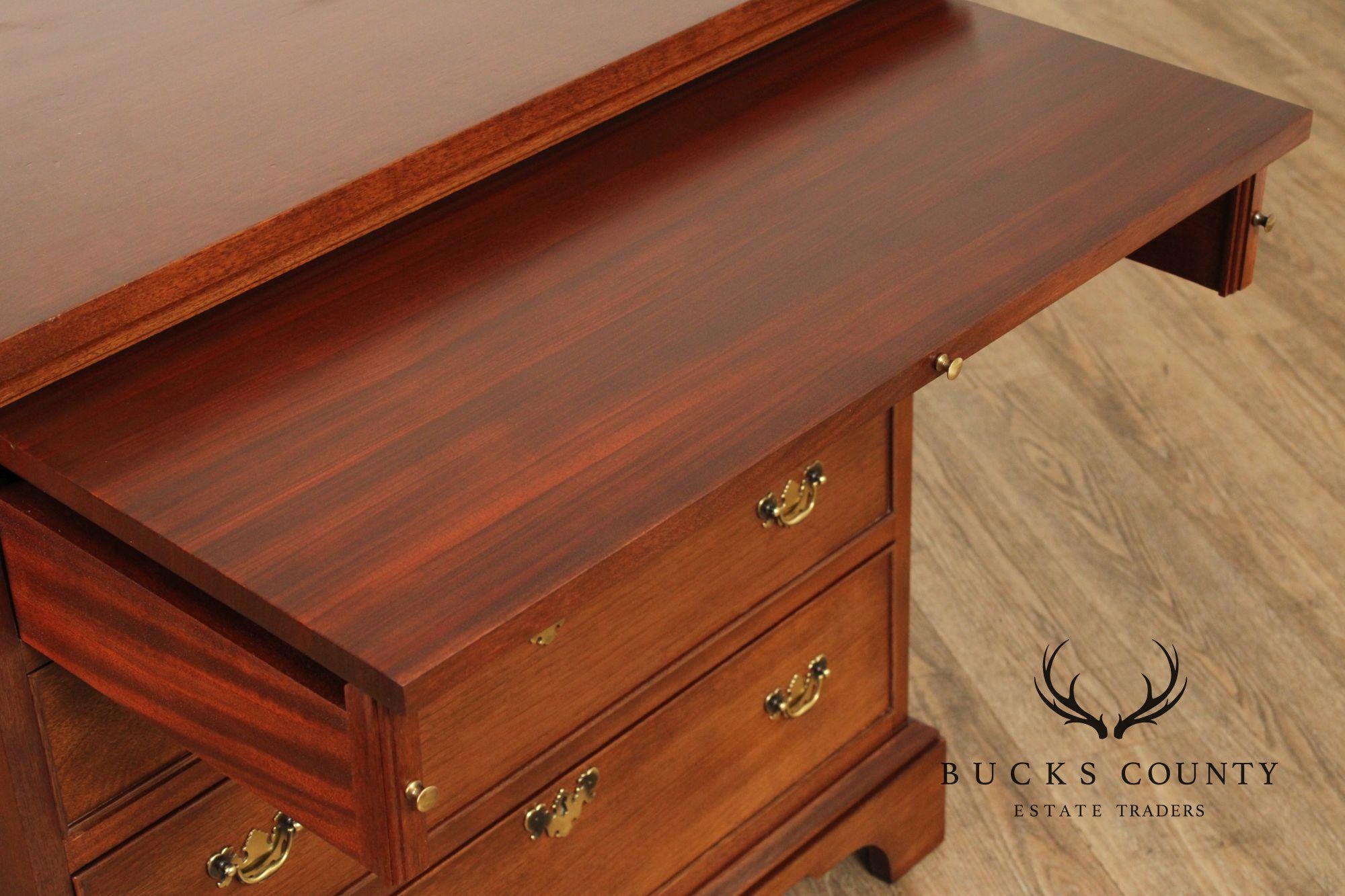 Craftique Chippendale Style Mahogany Bachelor's Chest