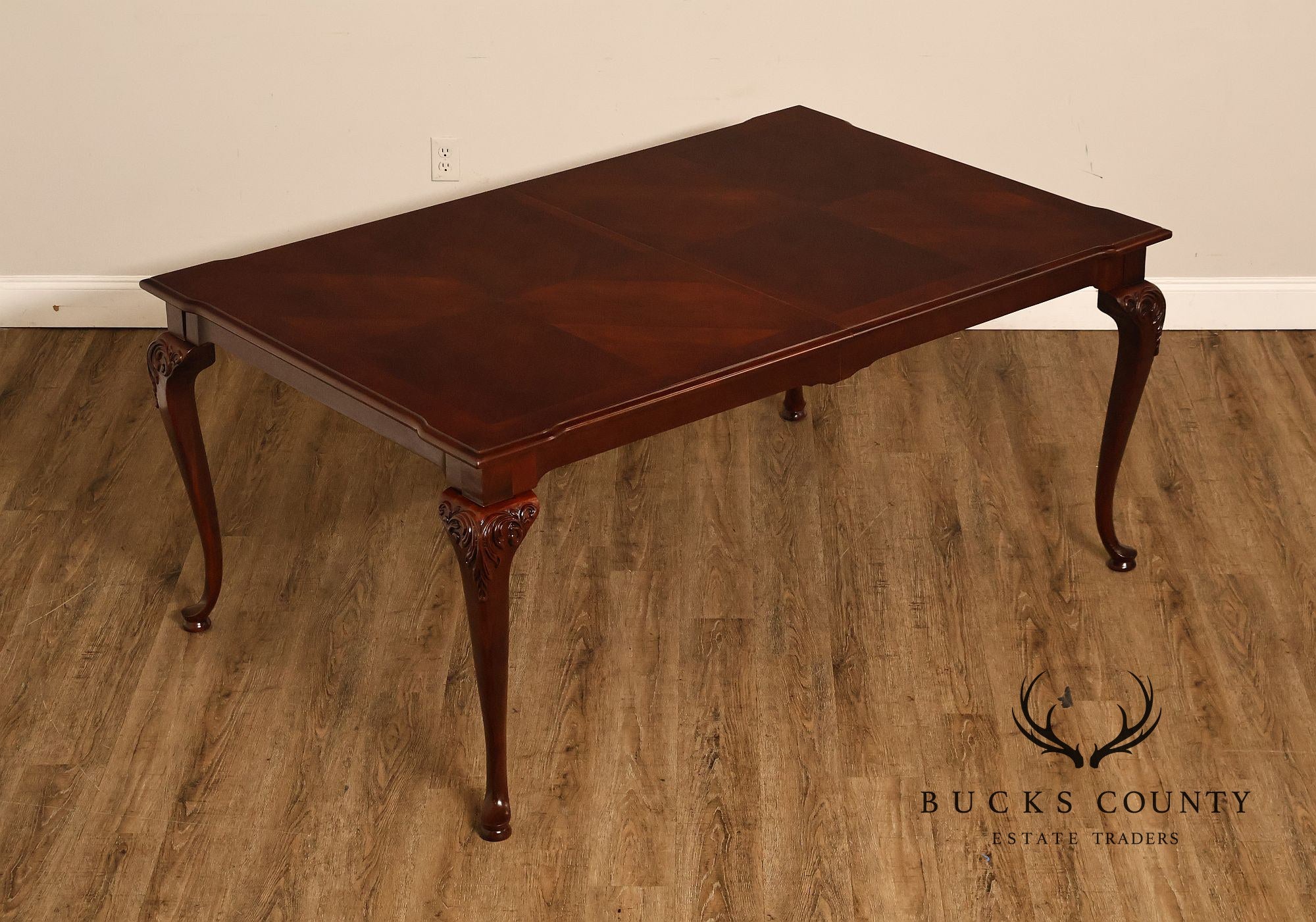 Thomasville Queen Anne Style Cherry Diamond Marquetry Extension Dining Table