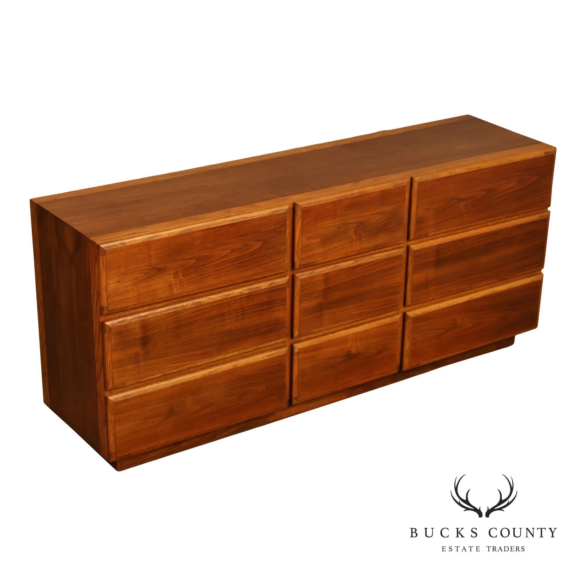 Lane Mid Century Modern Walnut 9 Drawer Dresser