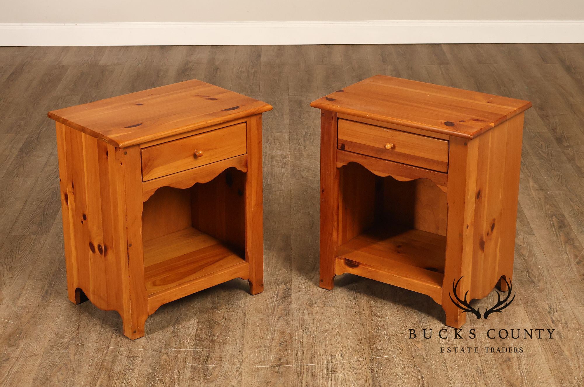 Ethan Allen Early American Style Pair of Pine Nightstands