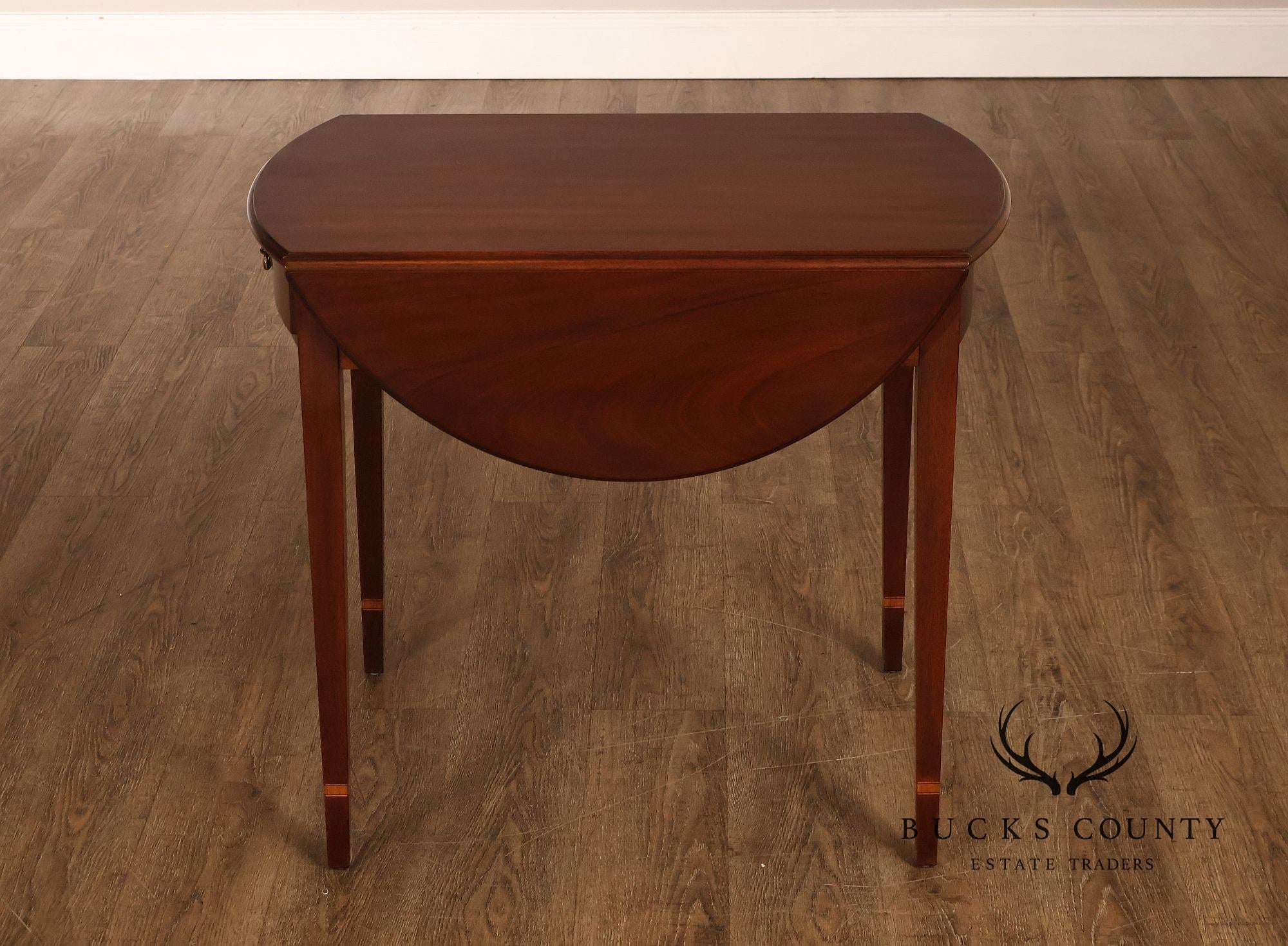 Henkel-Harris Hepplewhite Style Pair Of Mahogany Pembroke Drop Leaf Side Tables