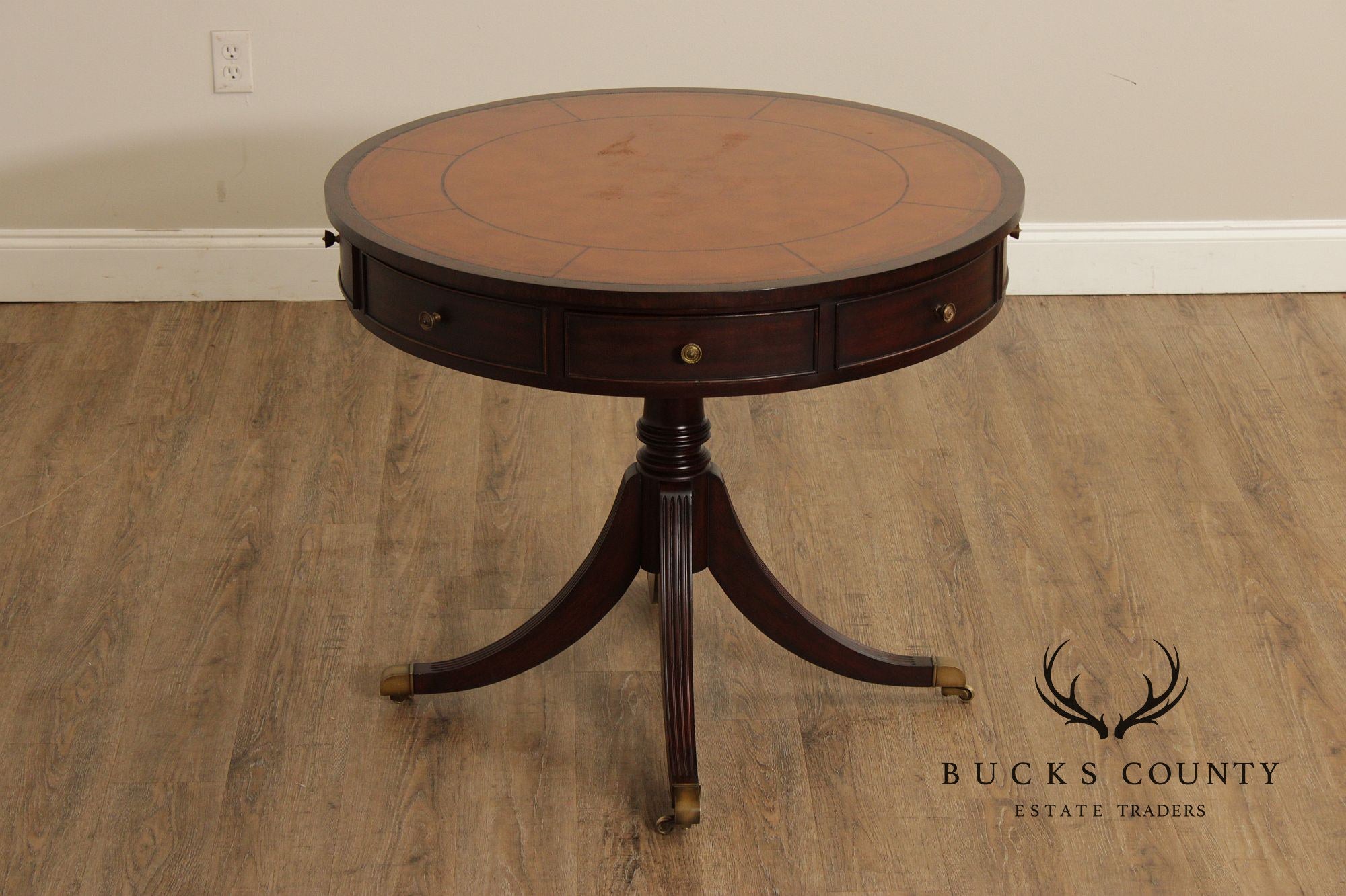 Ethan Allen Regency Style Round Leather Top Mahogany Rent Table