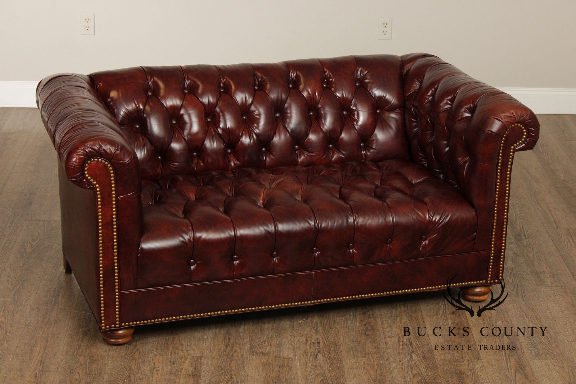 English Traditional Style Vintage Leather Chesterfield Sofa