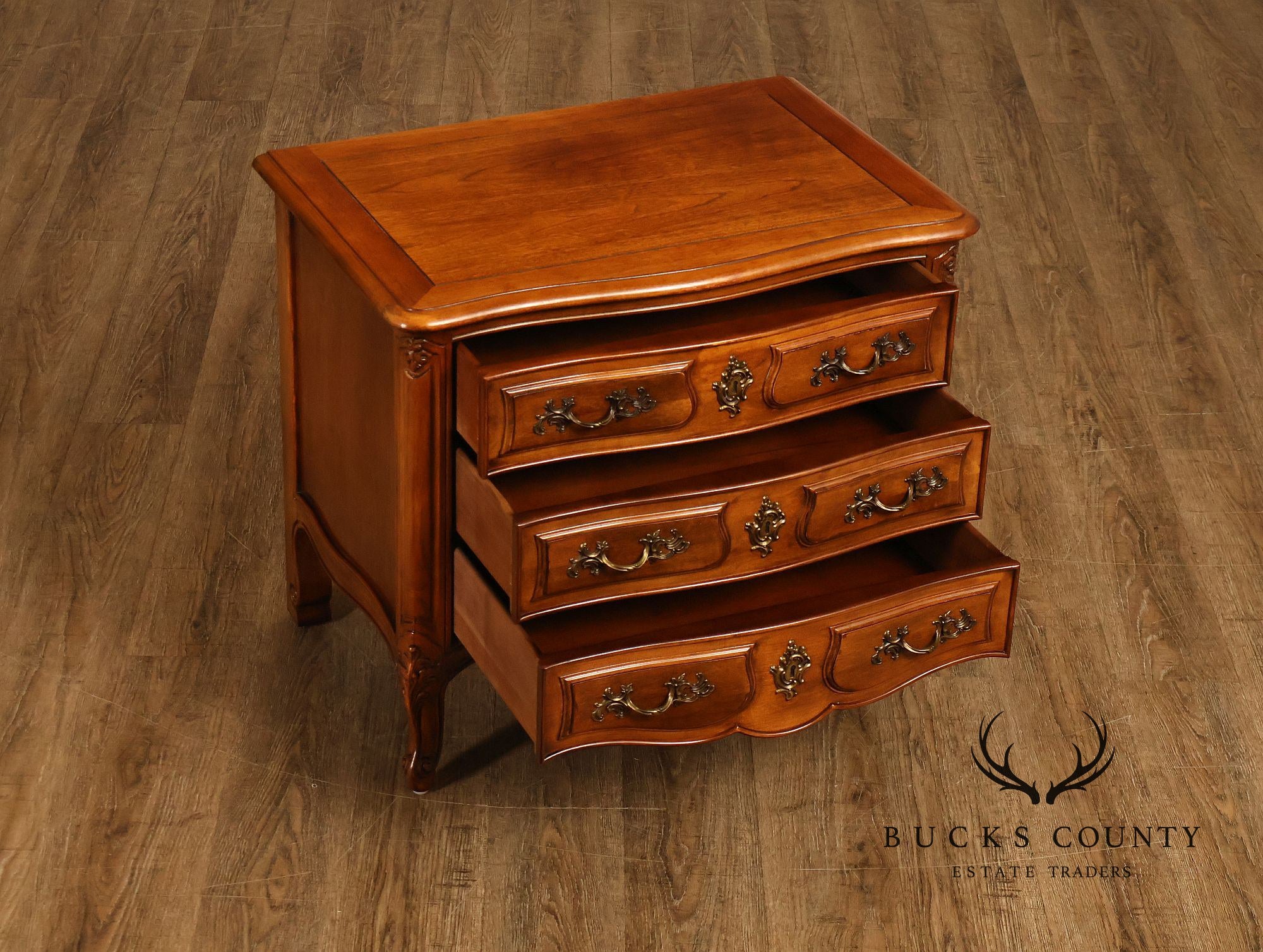 Henredon 'Villandry' French Louis XV Style Walnut Nightstand