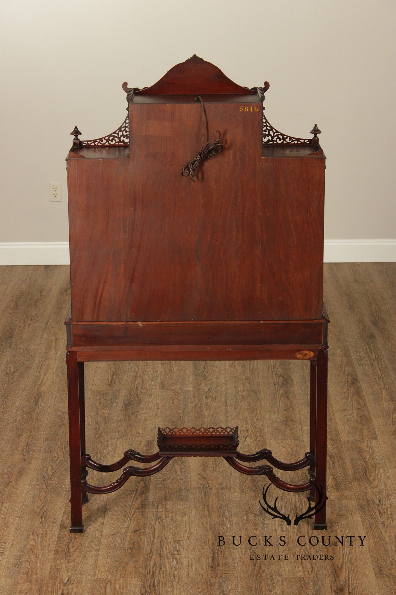 Weiman Heirloom Quality Chinese Chippendale Style Mahogany Vitrine Display Cabinet