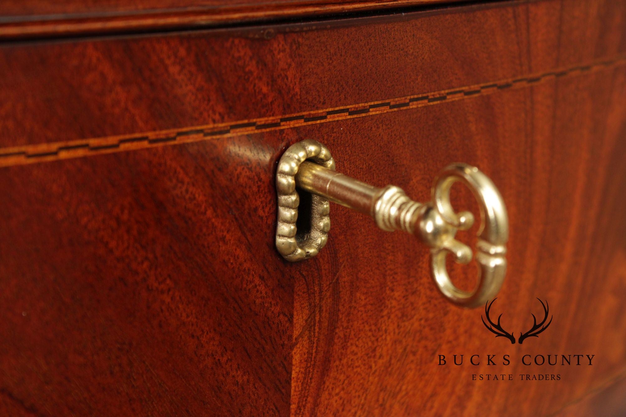 Hickory Chair 'Mount Vernon' Mahogany Serpentine Chest Of Drawers