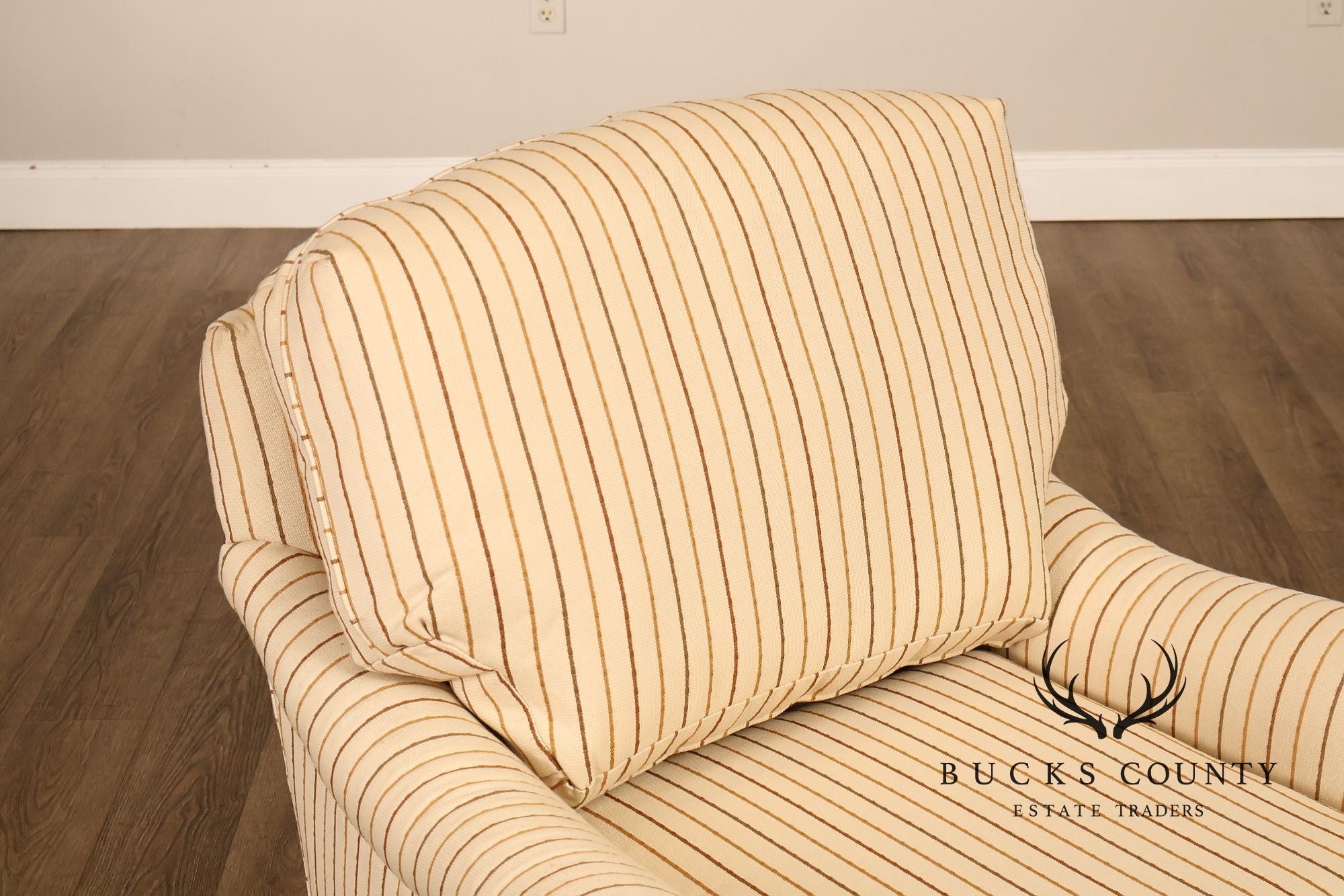 Harden Traditional Pair of Swivel Club Chairs
