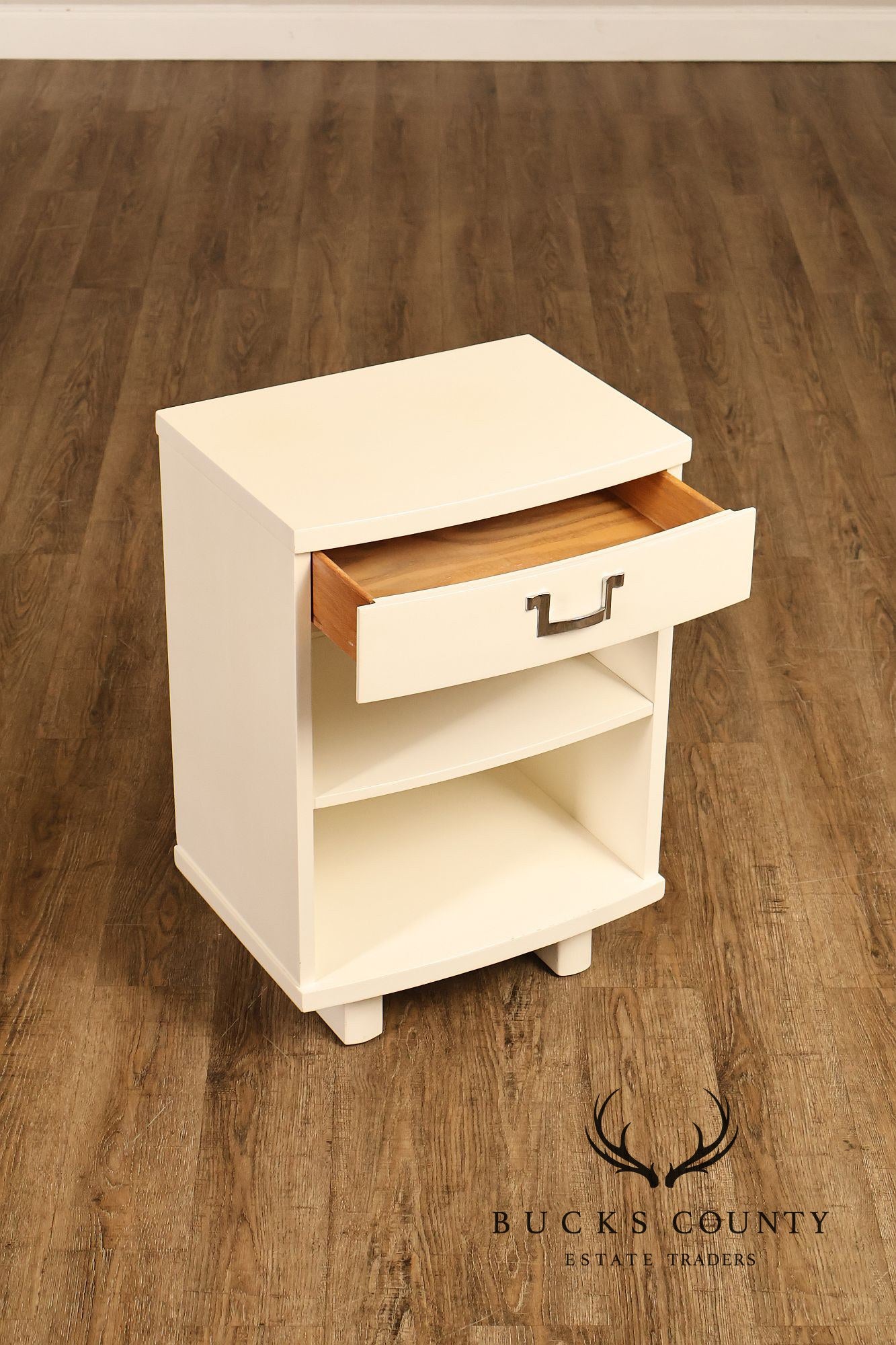 Rway Mid Century Modern Pair of White Lacquer Nightstands