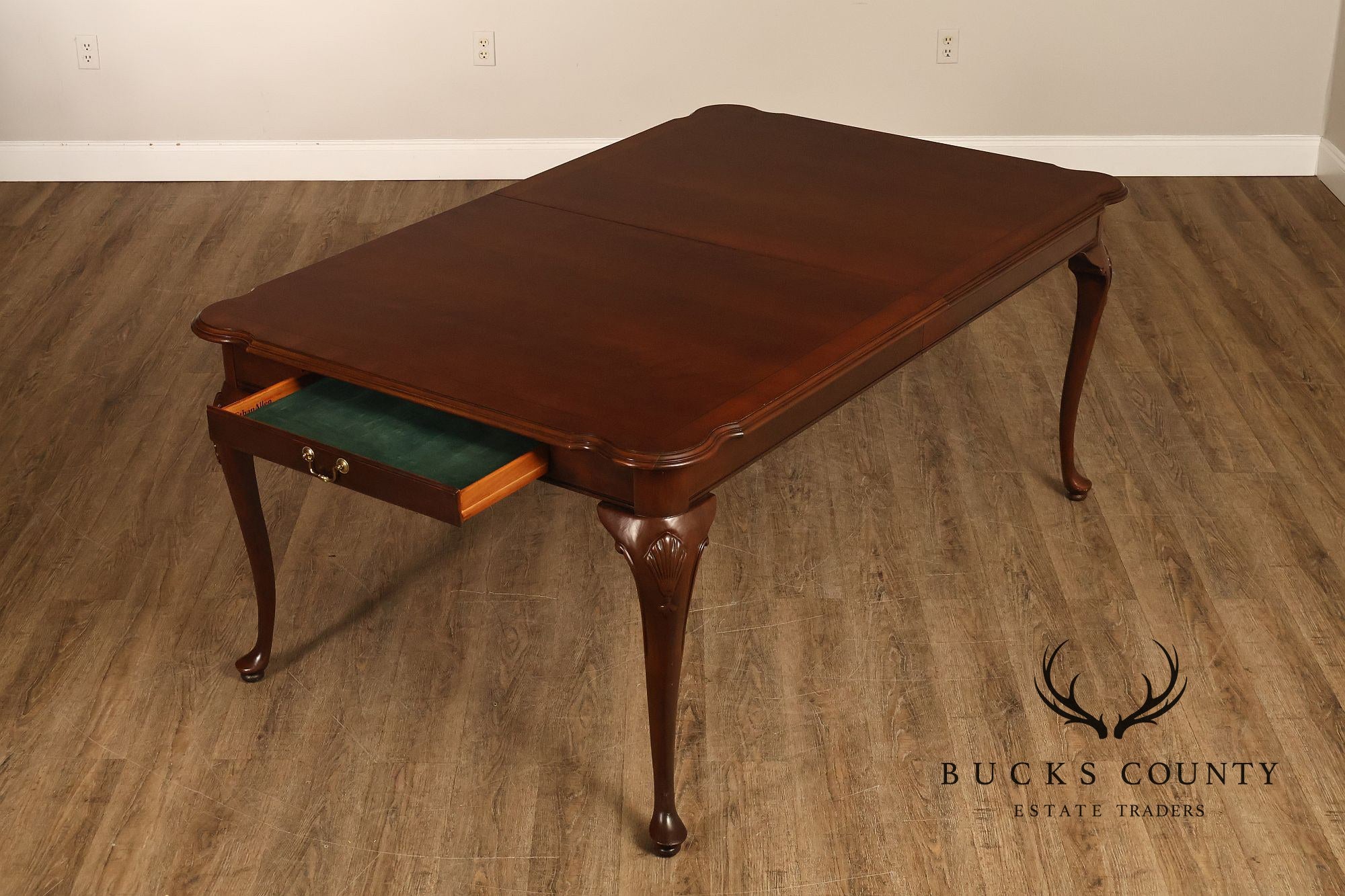 Ethan Allen Queen Anne Style Expandable Cherry Dining Table