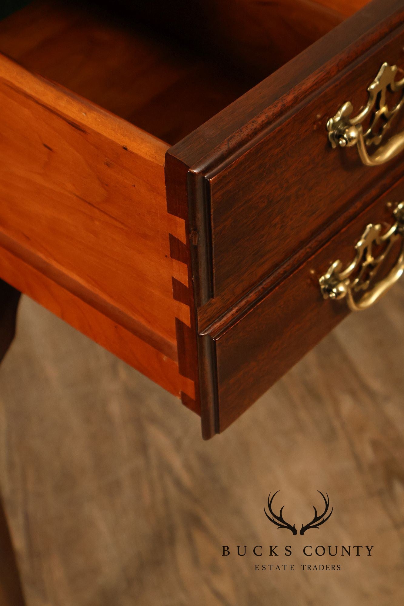 Stickley Queen Anne Style Mahogany Vanity Dressing Table