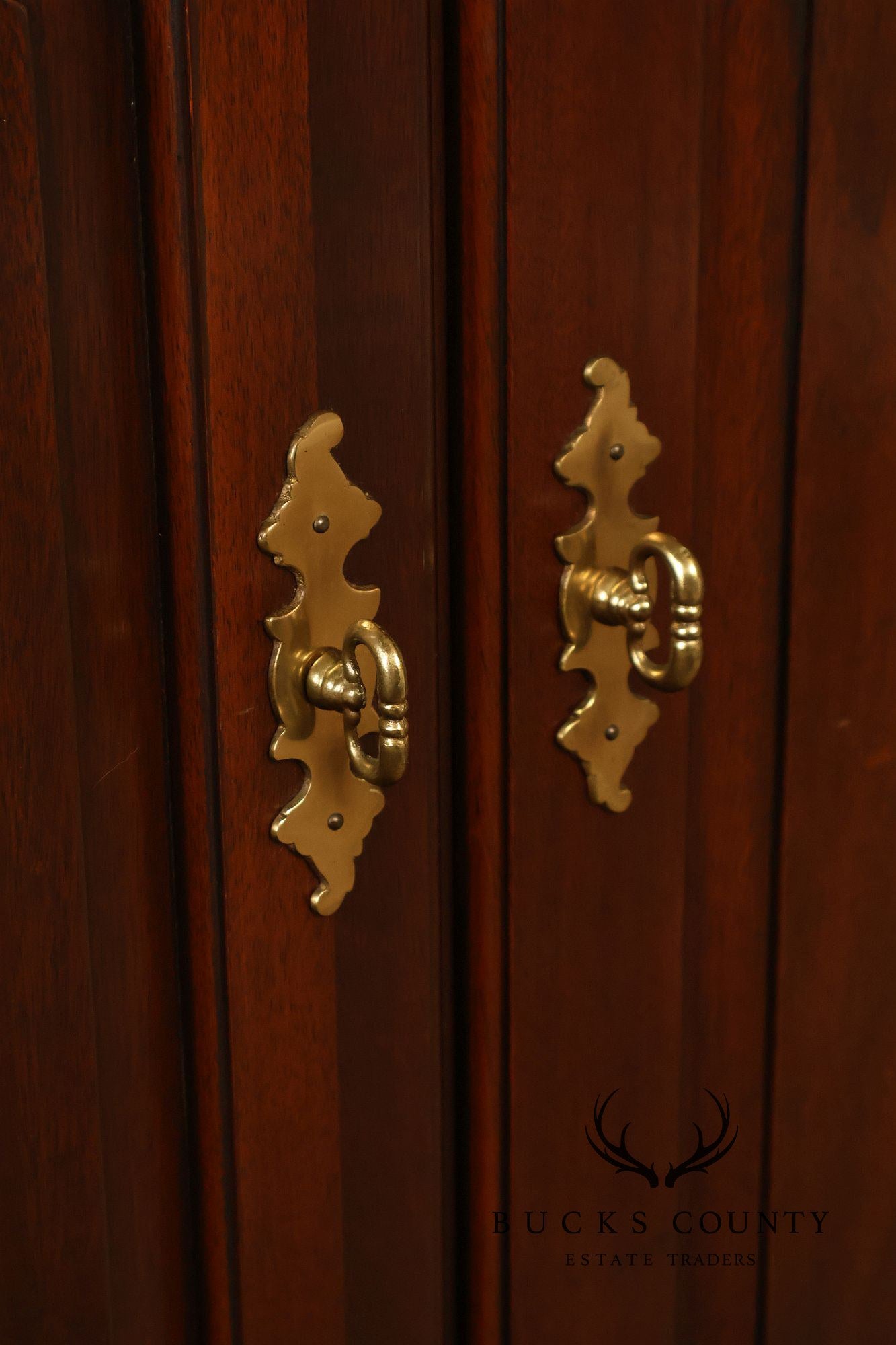 Henkel Harris Virginia Galleries Vintage Mahogany Long Dresser