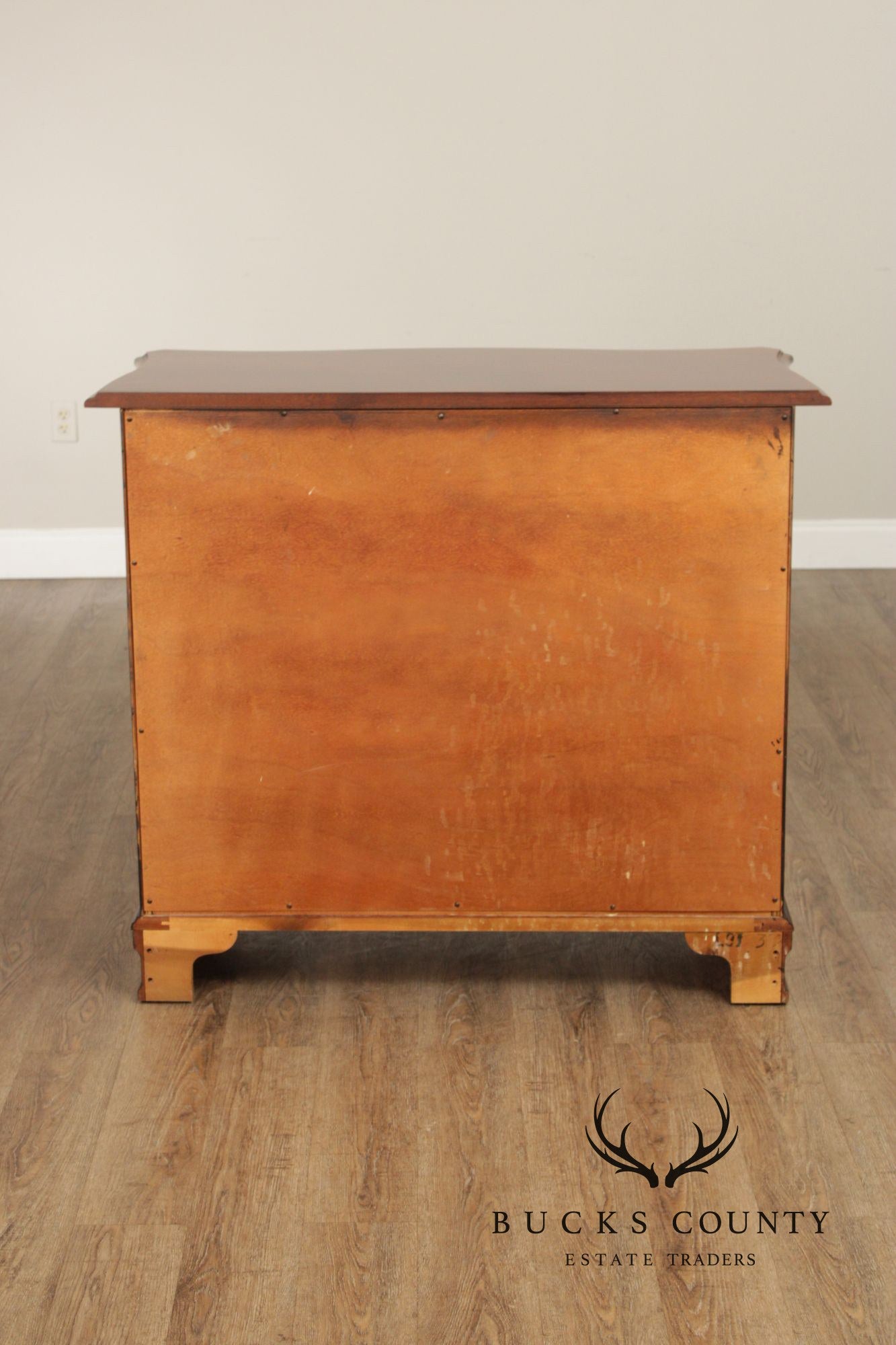 Hickory Chair 'Mount Vernon' Mahogany Serpentine Chest Of Drawers