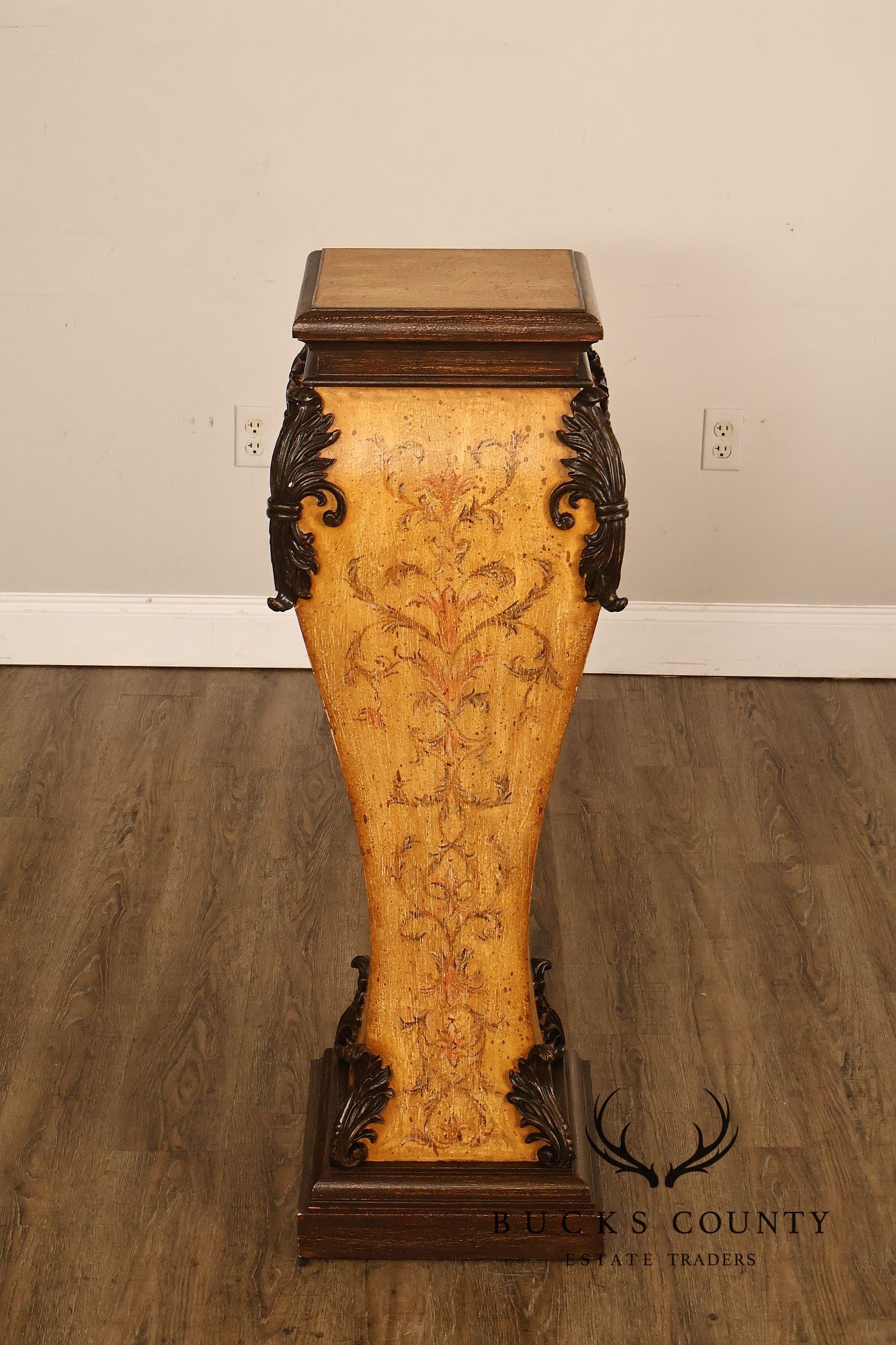 Neoclassical Style Pair Of Painted Pedestal Stands With Acanthus Leaf Decoration