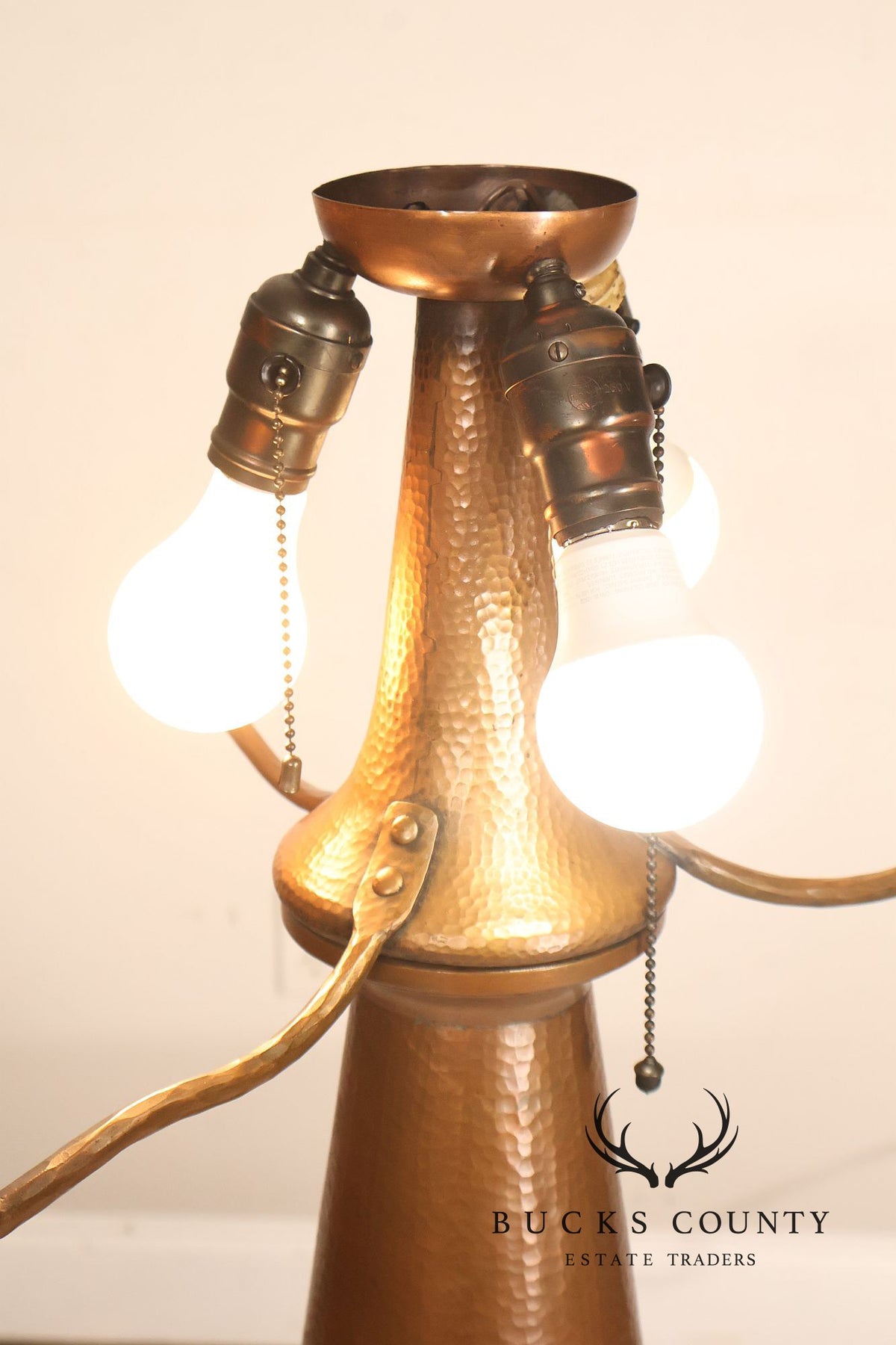 Antique Benedict Studios Arts And Crafts Hammered Copper And Mica Table Lamp