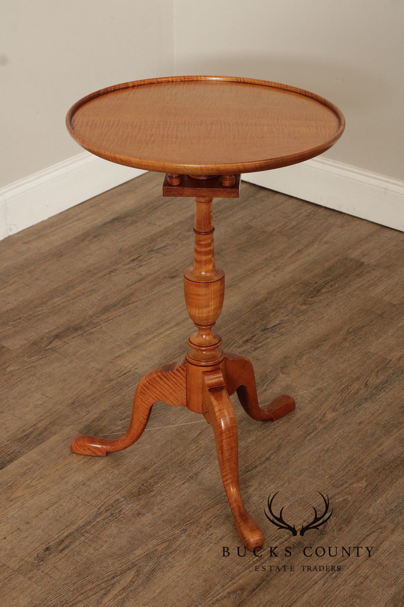 Custom Quality Queen Anne Style Tiger Maple Round Side Table
