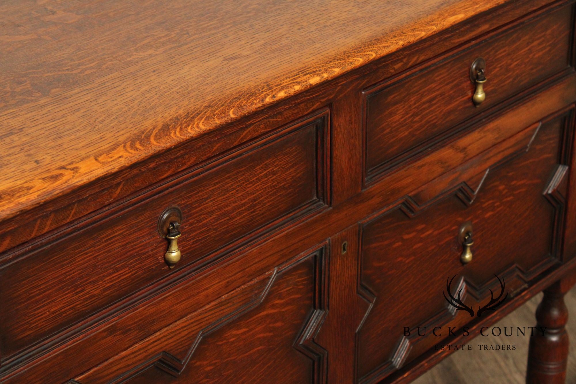 Danersk English Traditional Style Oak Sideboard