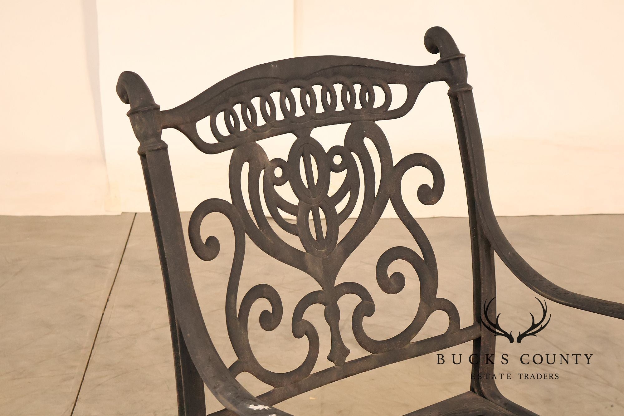 Hanamint Outdoor Round Cast Aluminum Dining Table and Chair Set
