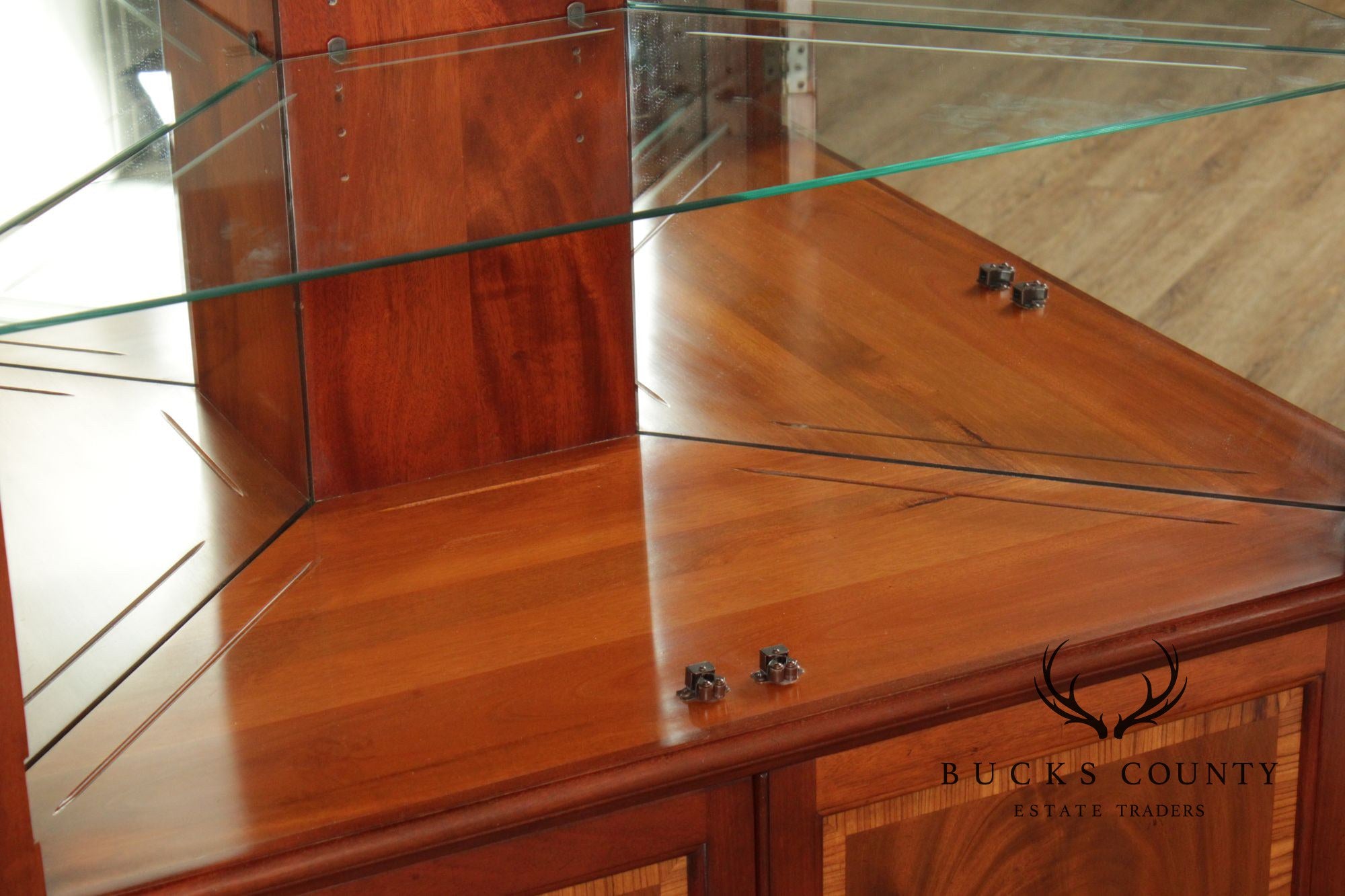 Stickley Georgian Style Pair of Mahogany Corner Cabinets