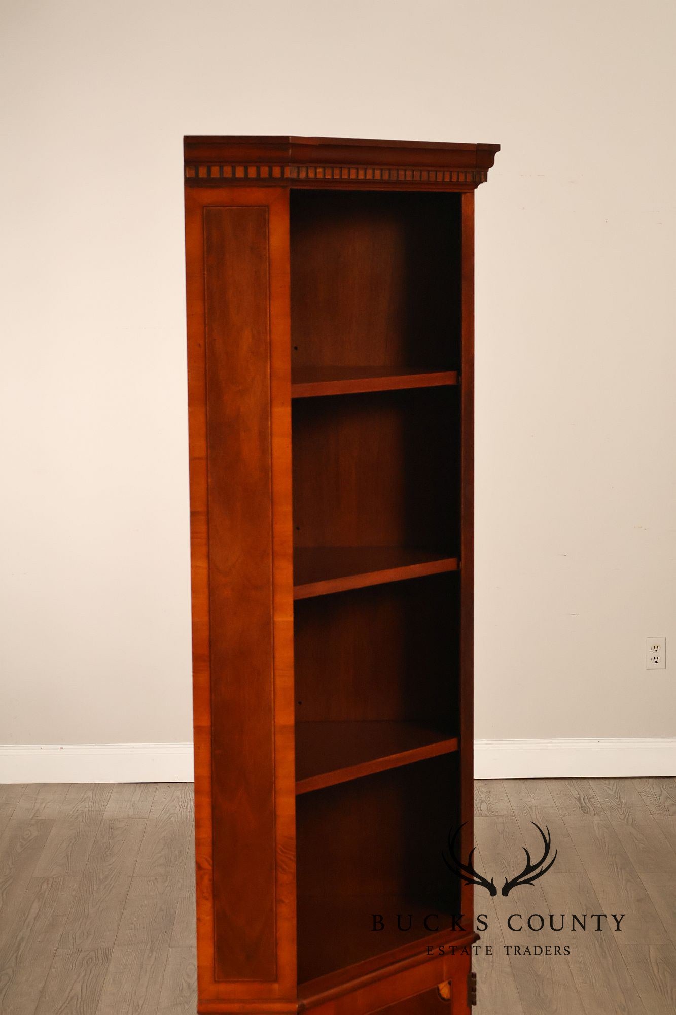Hekman Copley Place Federal Style Pair Of Inlaid Mahogany Corner Cabinets