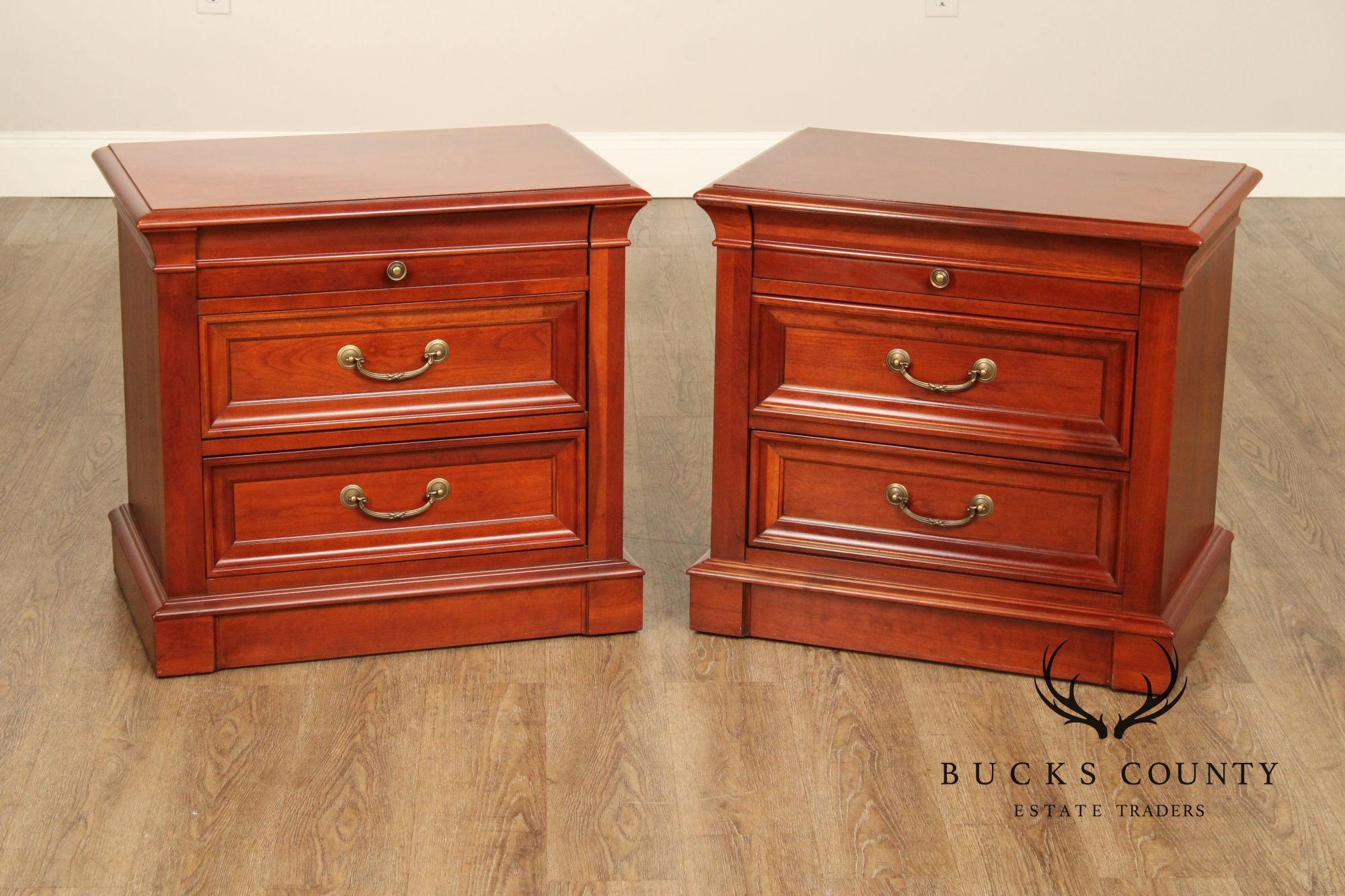 Ethan Allen 'Medallion' Pair of Three-Drawer Nightstands