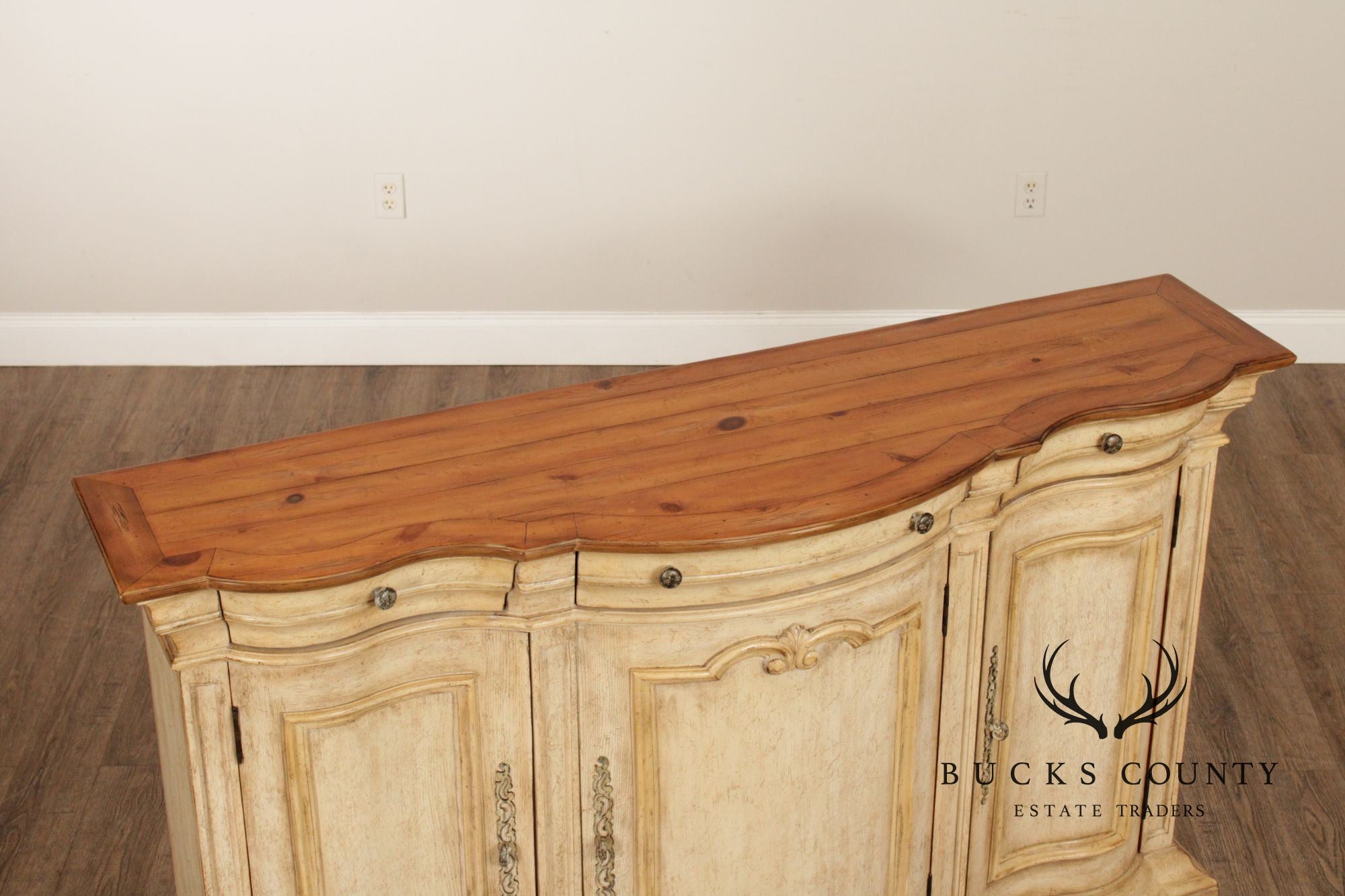 Hooker Furniture Grandover 3 Door Shaped Credenza Sideboard