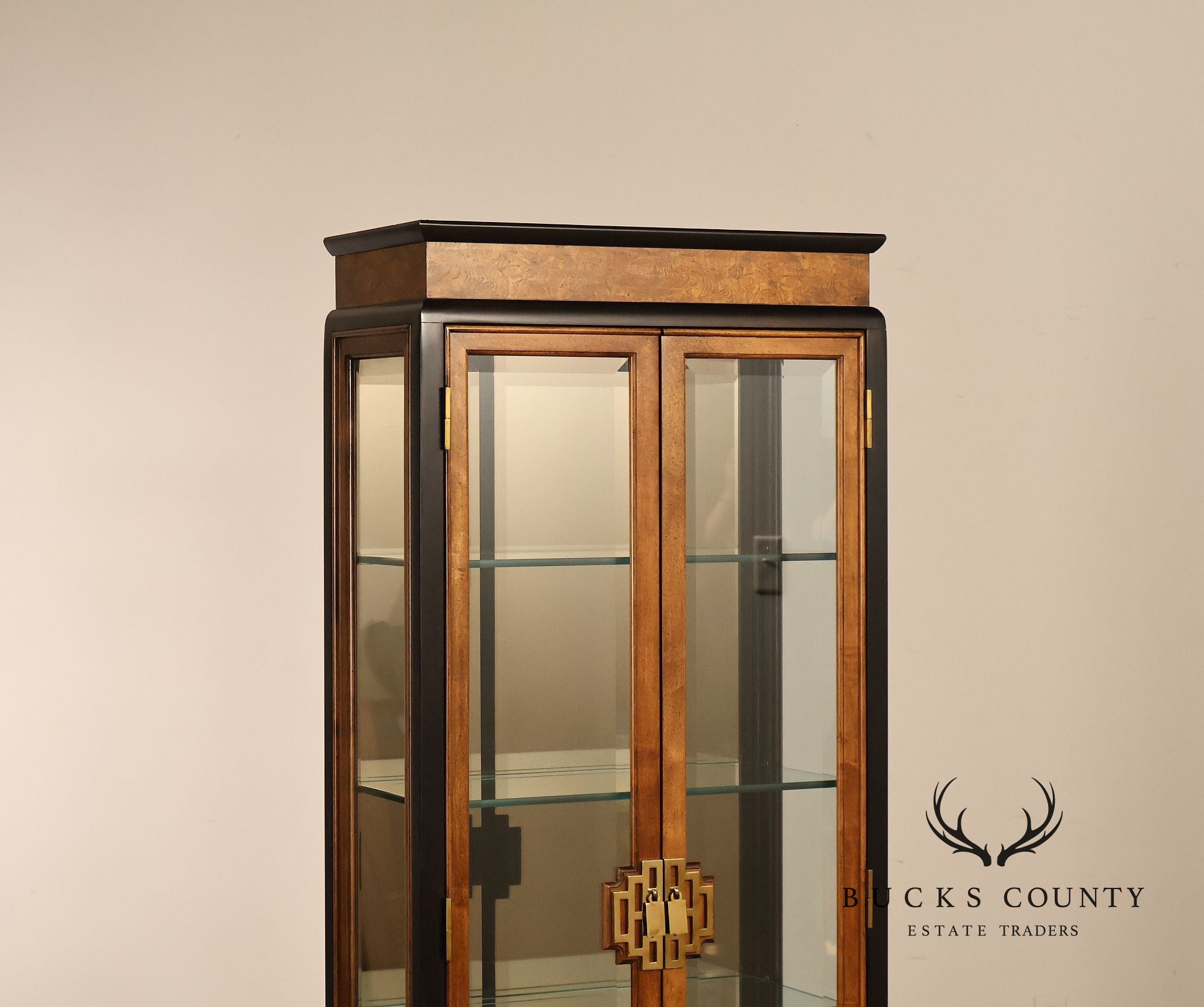 Century Furniture Raymond Sobota Asian Inspired Chin Hua Lighted Glass Curio Cabinet