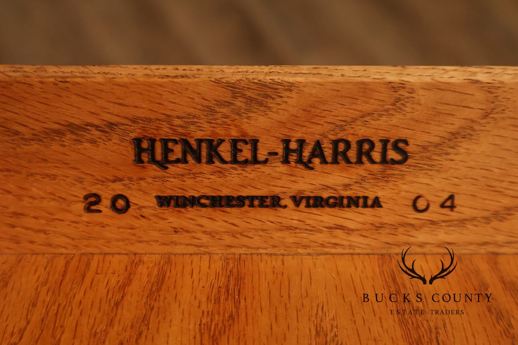 Henkel-Harris Hepplewhite Style Pair Of Mahogany Pembroke Drop Leaf Side Tables