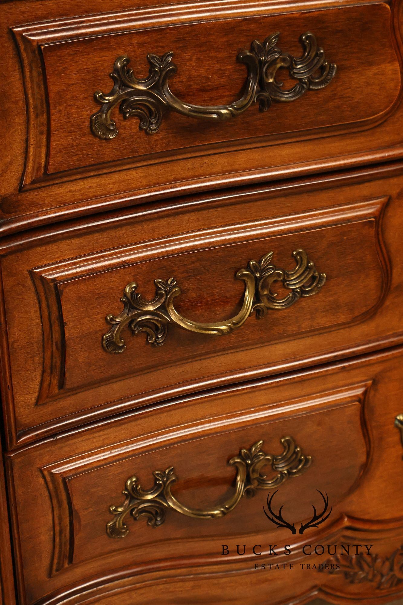 Henredon 'Villandry' French Louis XV Style Walnut Nightstand