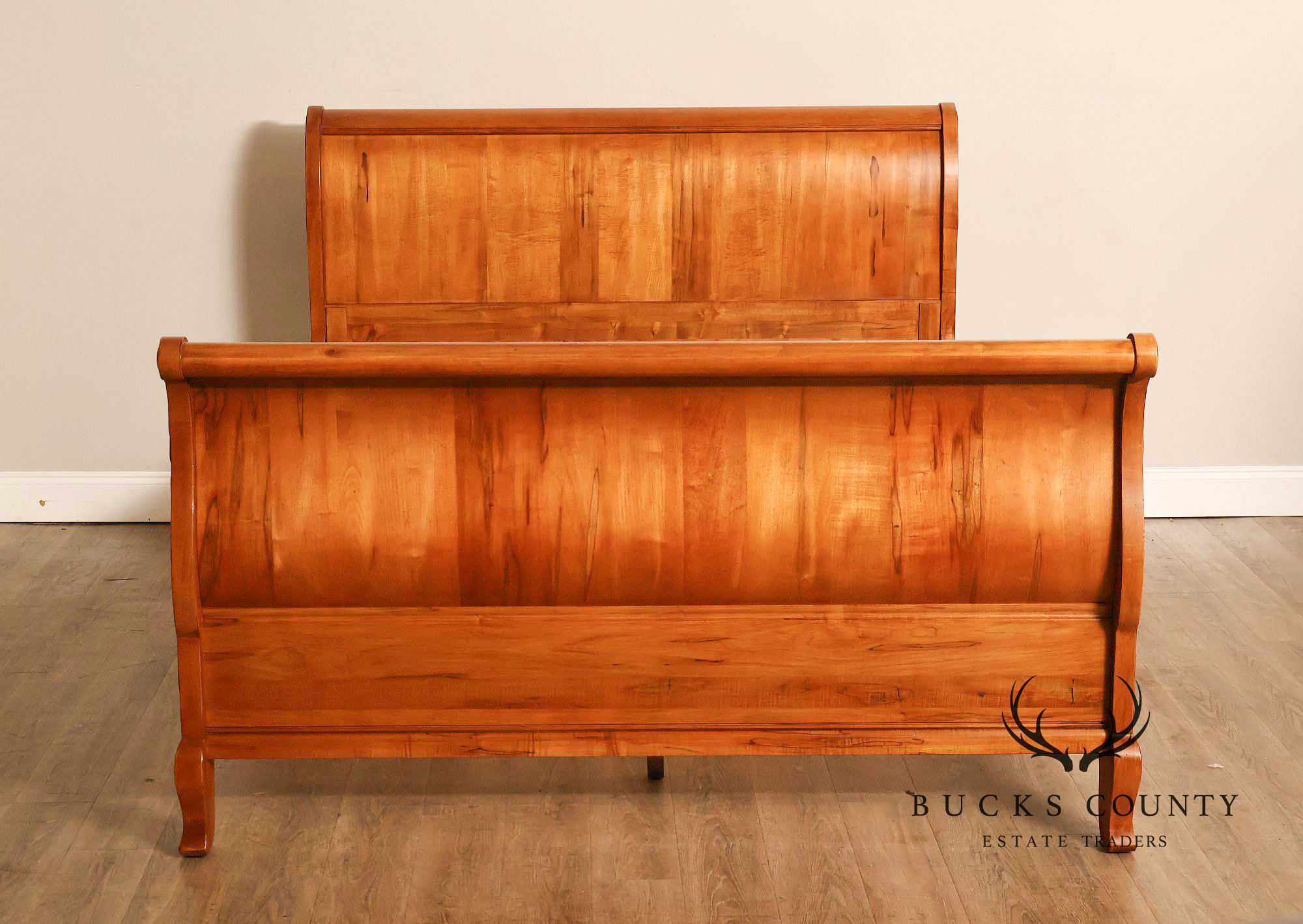 Ethan Allen 'Legacy' French Country Style Queen Sleigh Bedframe